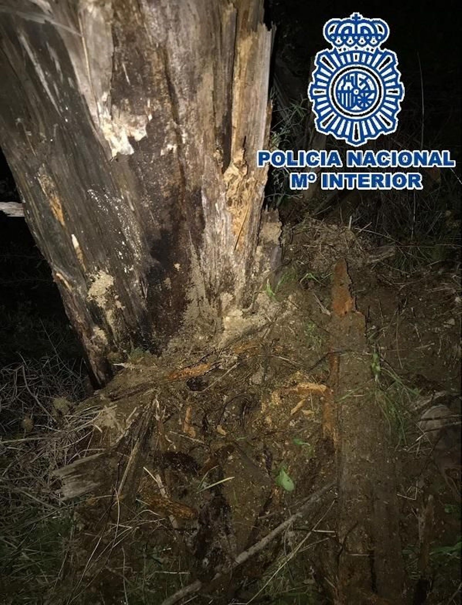 Lugar donde fue encontrada la pistola con la que agredió al propietario del taller mecánico.