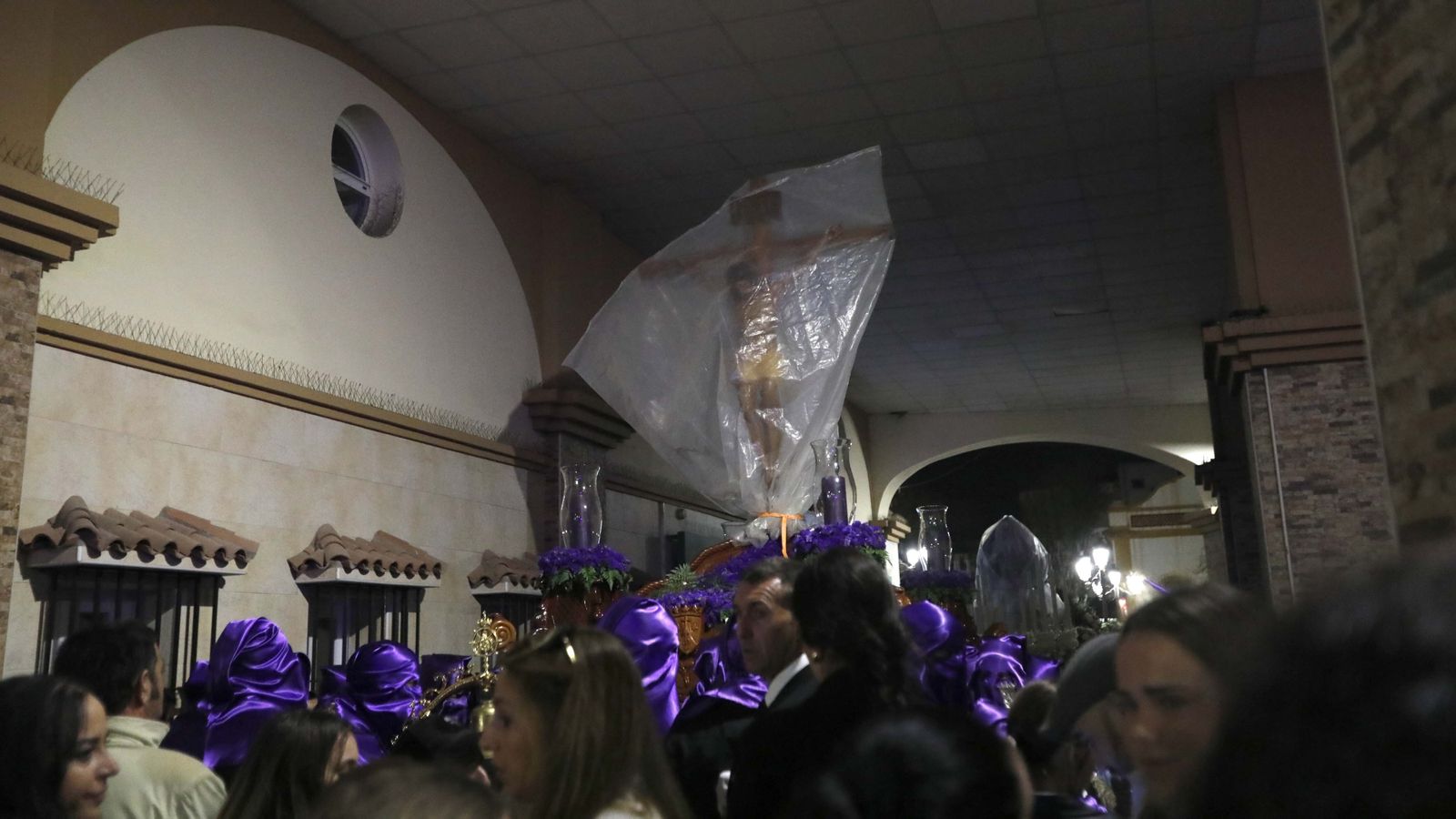 Fotos del Viernes Santo en La Línea: Cristo del Mar y Luz y Esperanza Nuestra, Soledad y Santo Entierro, Cristo del Amor y Misericordia y Amargura.