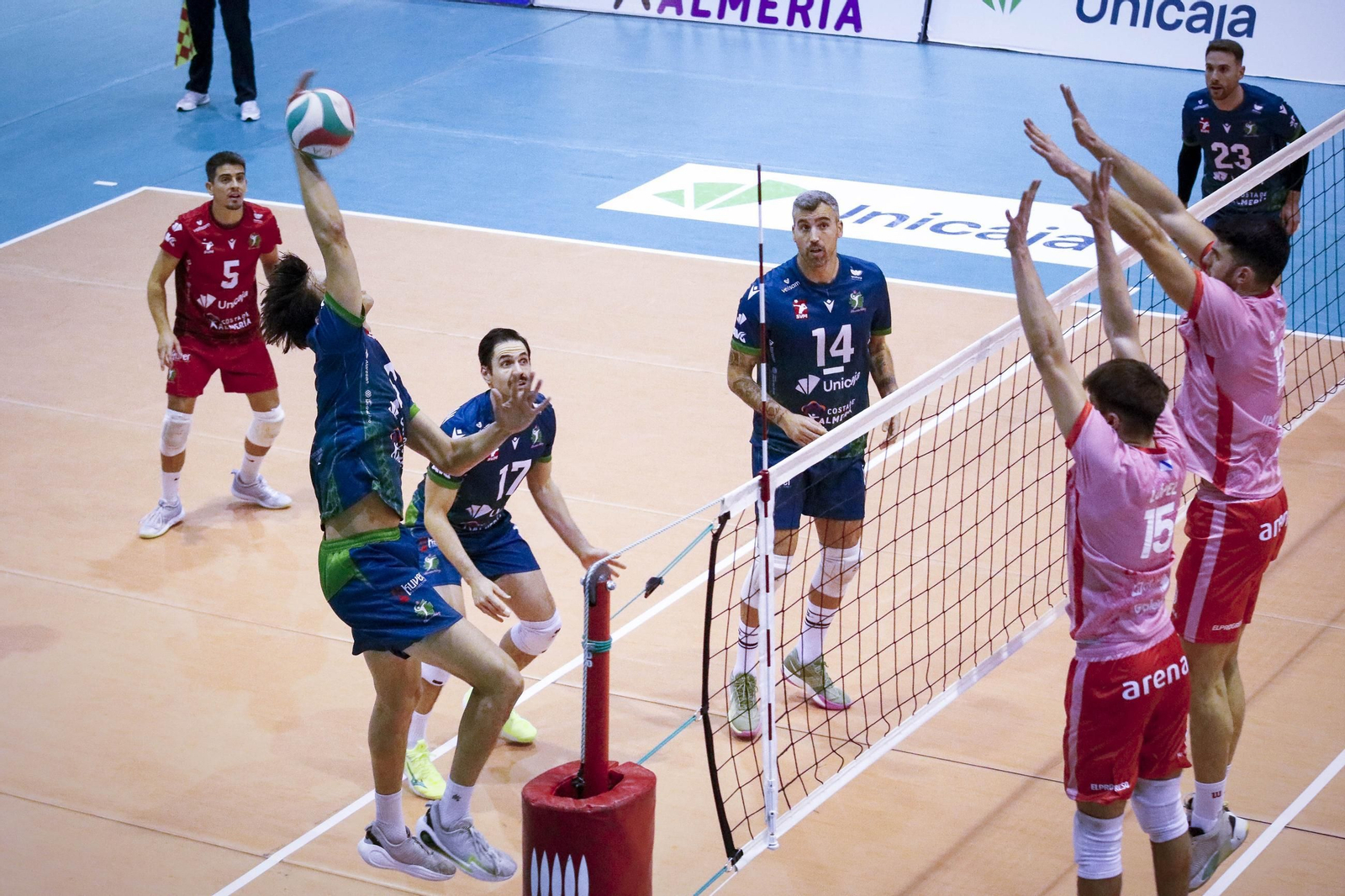 Unicaja Costa de Almería-Arenal Emeve de la Superliga, en imágenes