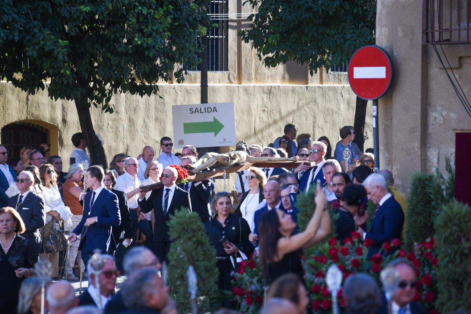 La llegada del Cristo de San Álvaro al Magno Vía Crucis
