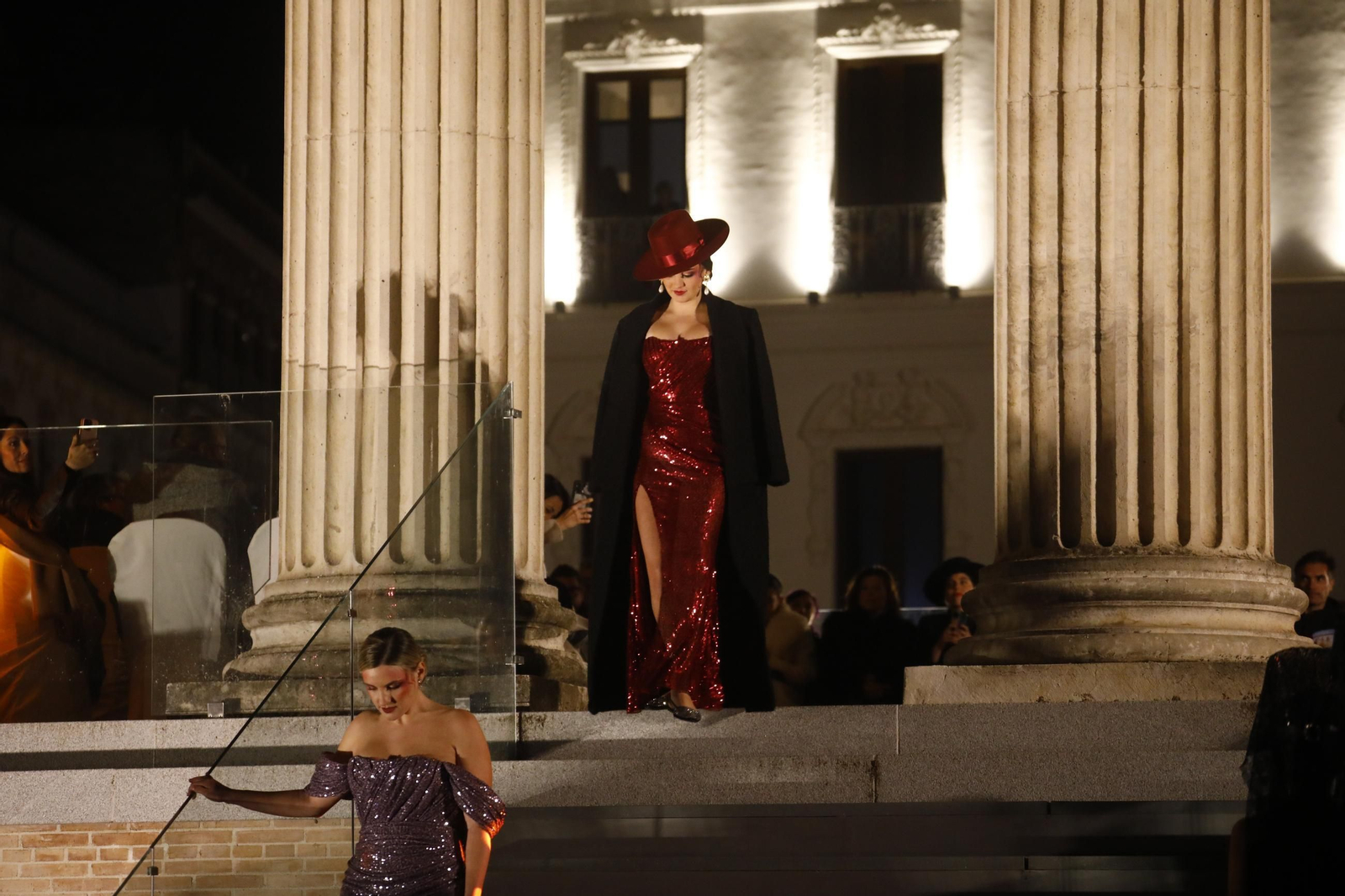 Las mejores imágenes del desfile de Mancini en el Templo Romano de Córdoba