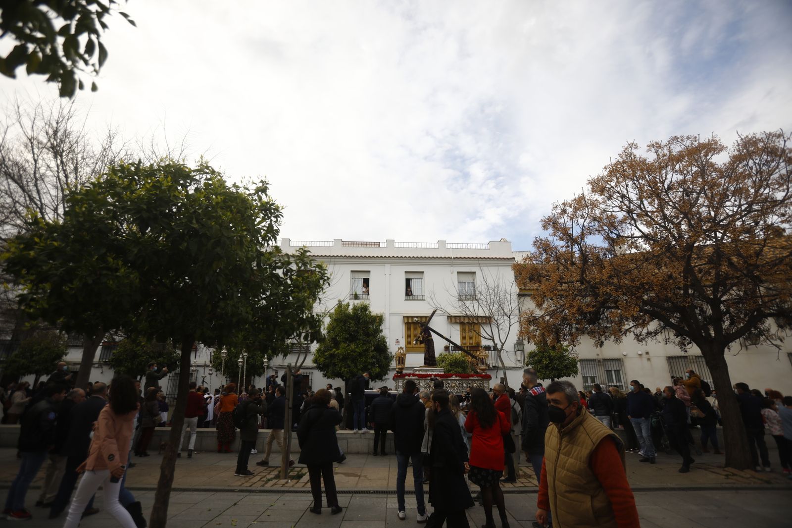 El vía crucis de las hermandades de Córdoba con el Señor del Calvario, en imágenes