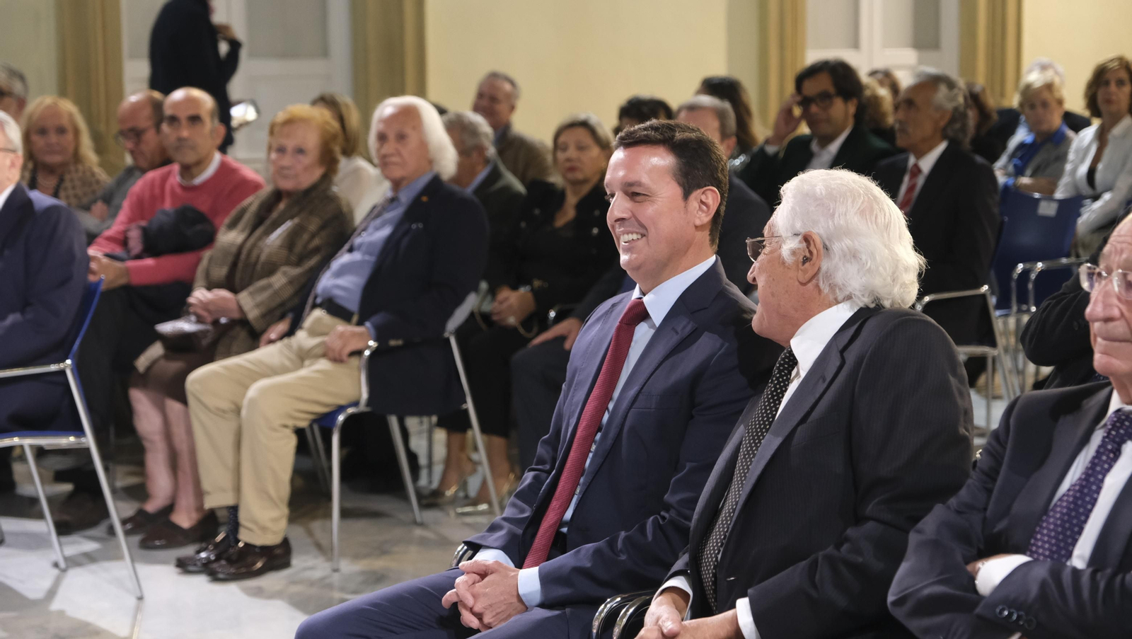 Imágenes de la entrega del Escudo de Oro de la Provincia de Almería a José María Martínez de Haro