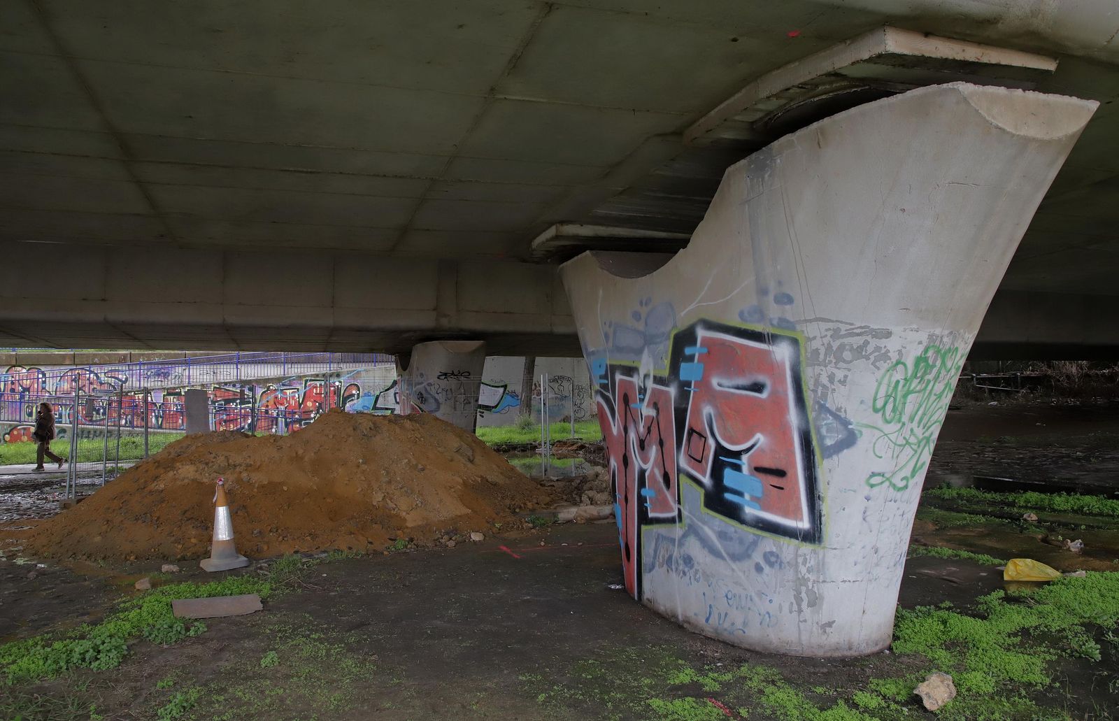 Las imágenes de los daños en el puente del Acceso Norte a Algeciras que encienden las alertas