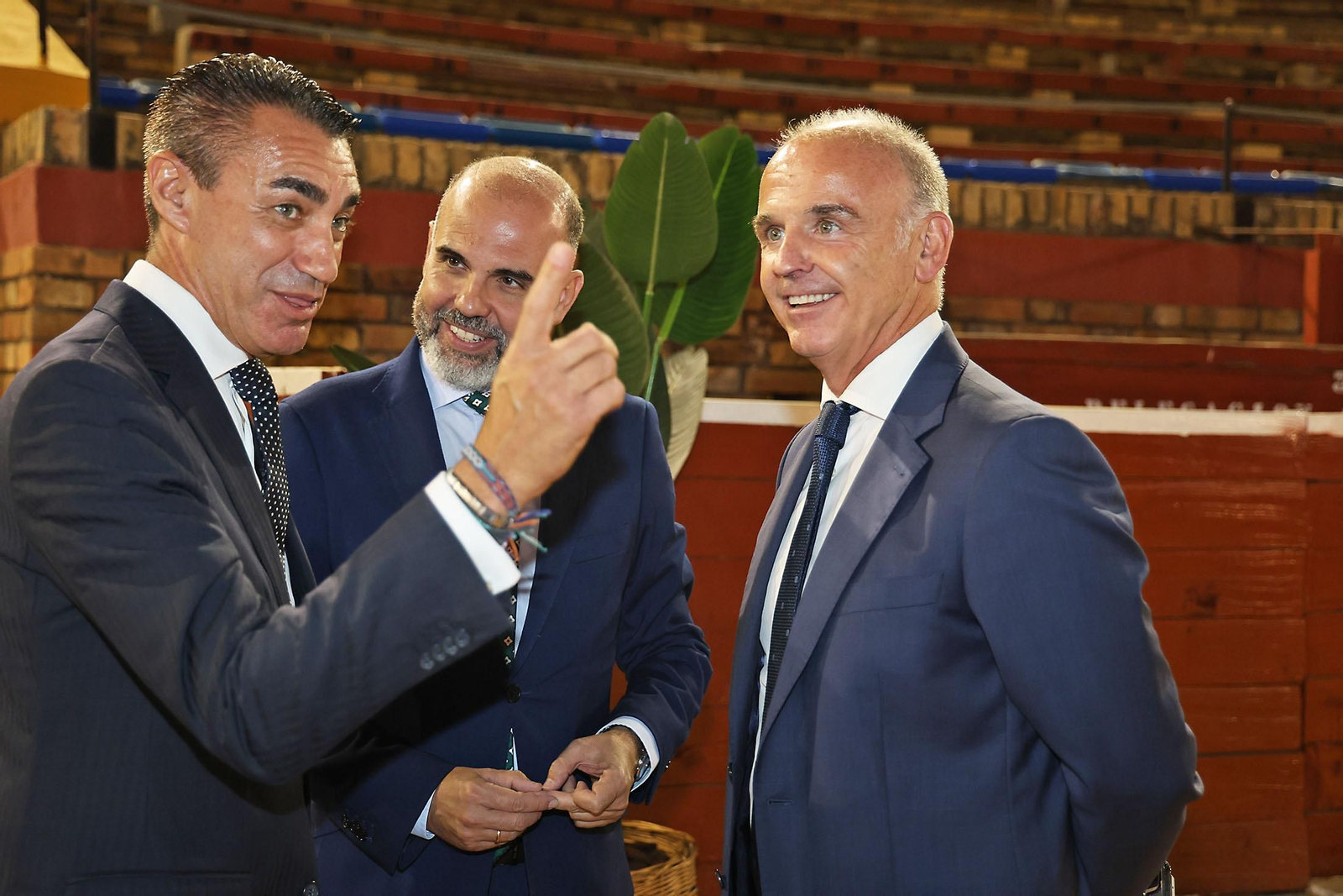 Imágenes del ambiente en la entrega de la XXXII edición de los premios taurinos "El Cabezo"