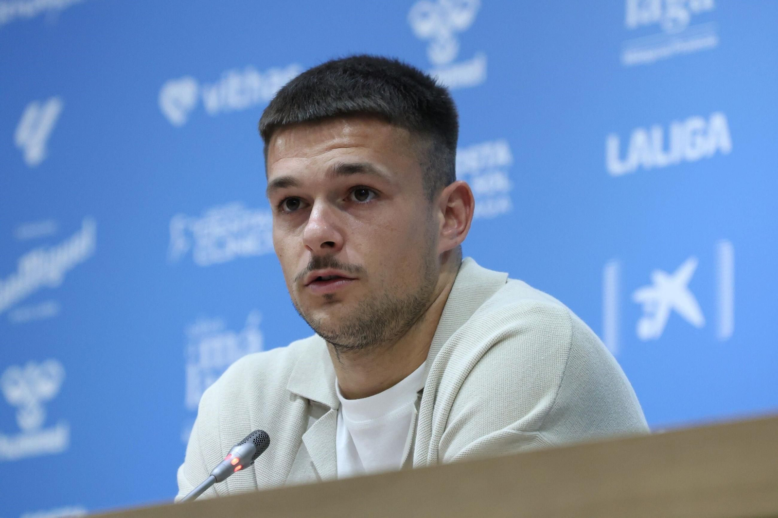 Renovación de Chupete y Rafa y rueda de prensa de Loren, en fotos