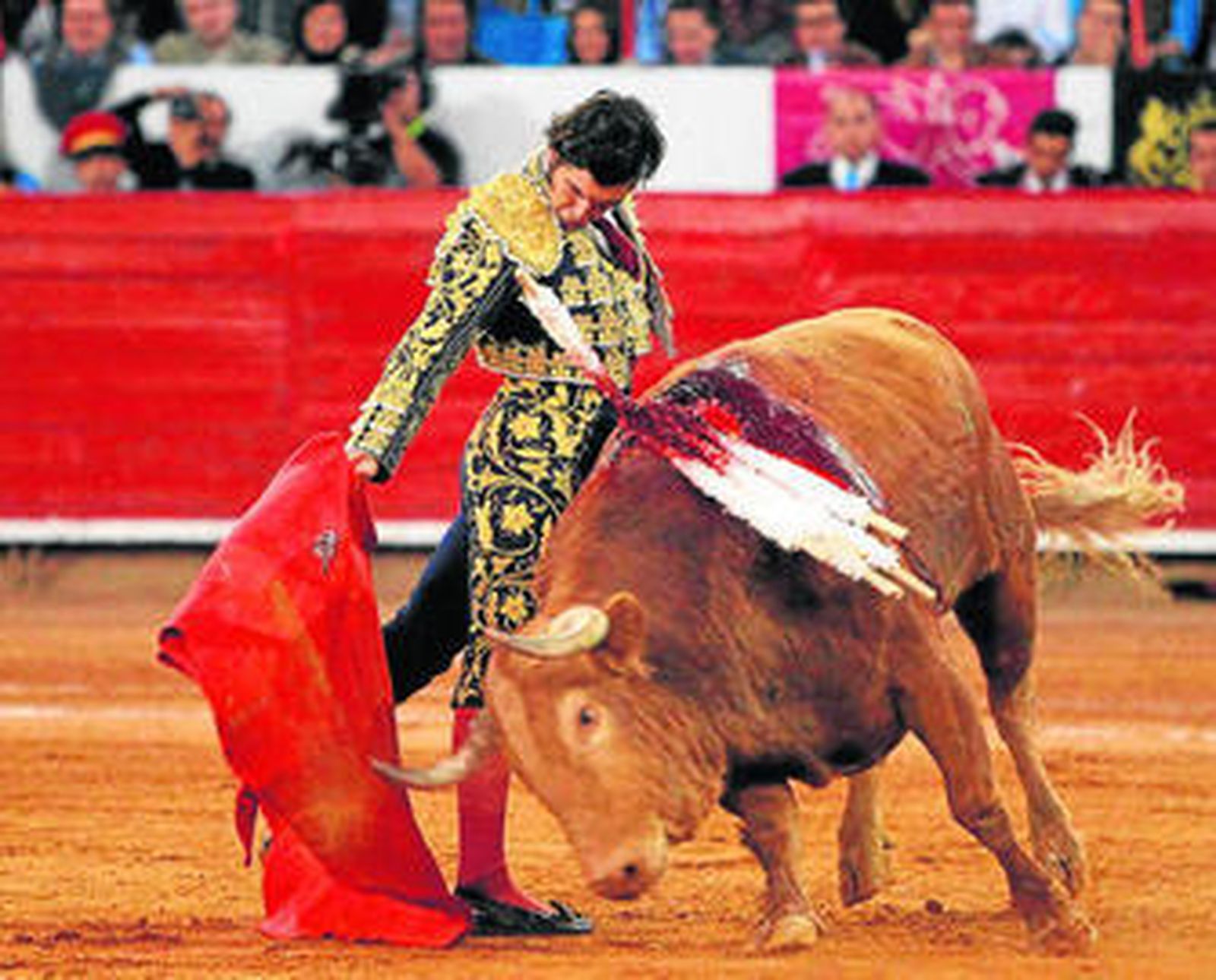Morante de la Puebla, en un precioso muletazo con la diestra, en la monumental La México.