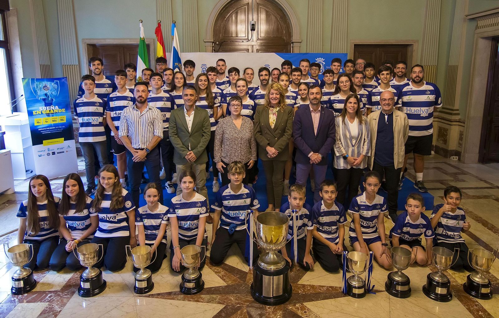 Presentación de los equipos del Recreativo IES La Orden en el Ayuntamiento de Huelva.