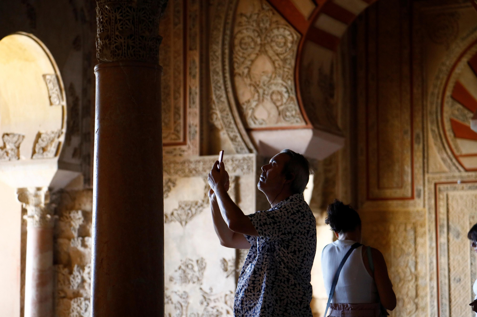 Las primeras visitas al Salón Rico de Medina Azahara tras su reapertura al público, en imágenes