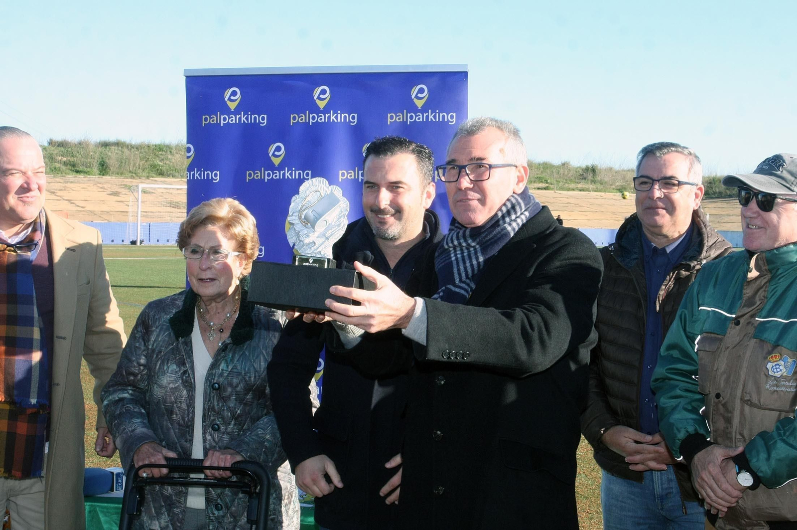 Imágenes del partido homenaje a los árbitros históricos de fútbol de Huelva