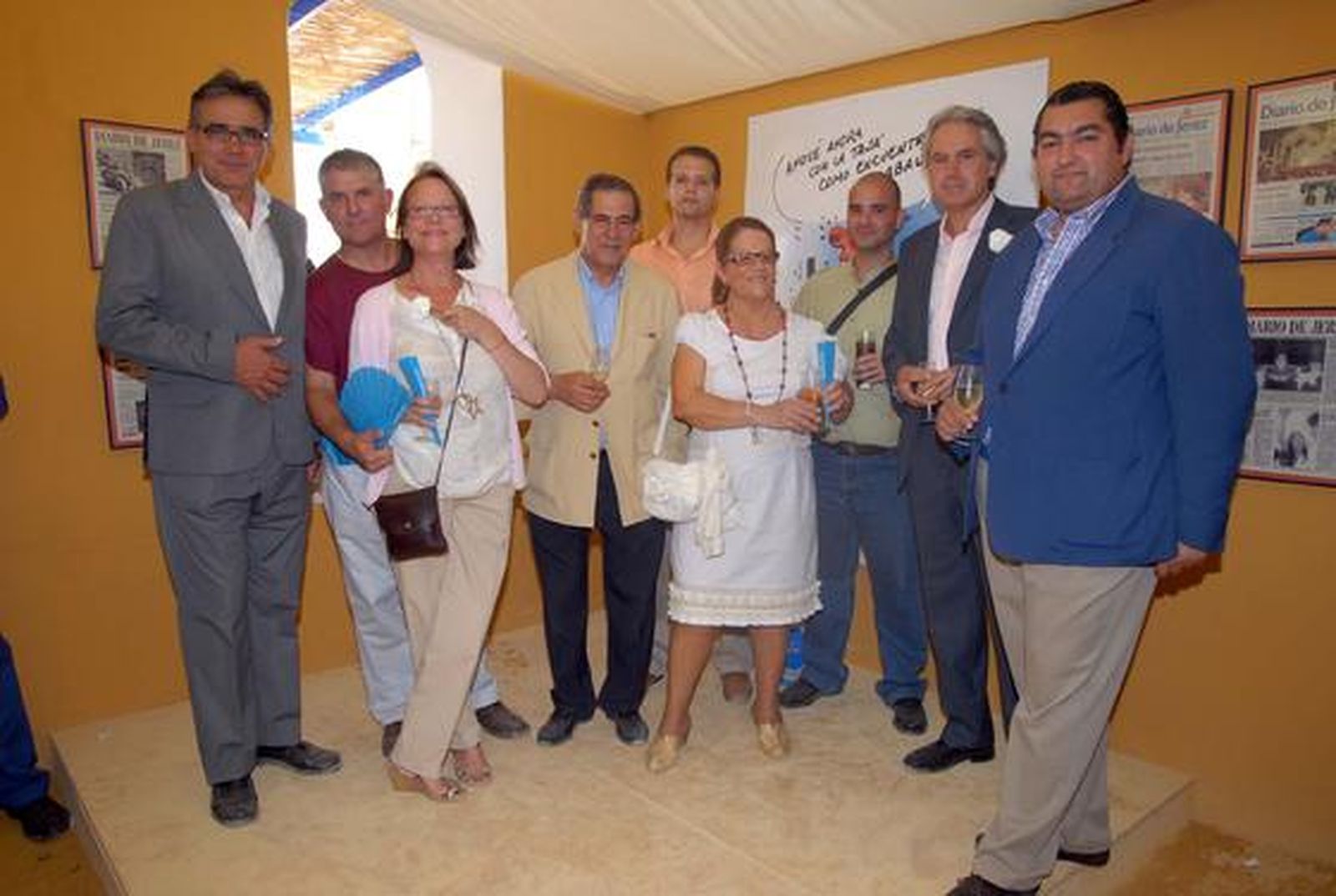 Los concejales del PP Javier Durá, Felisa Rosado, Pepe Galvín y Agustín Muñoz junto a otros miembros del partido.  

Foto: Manuel Aranda