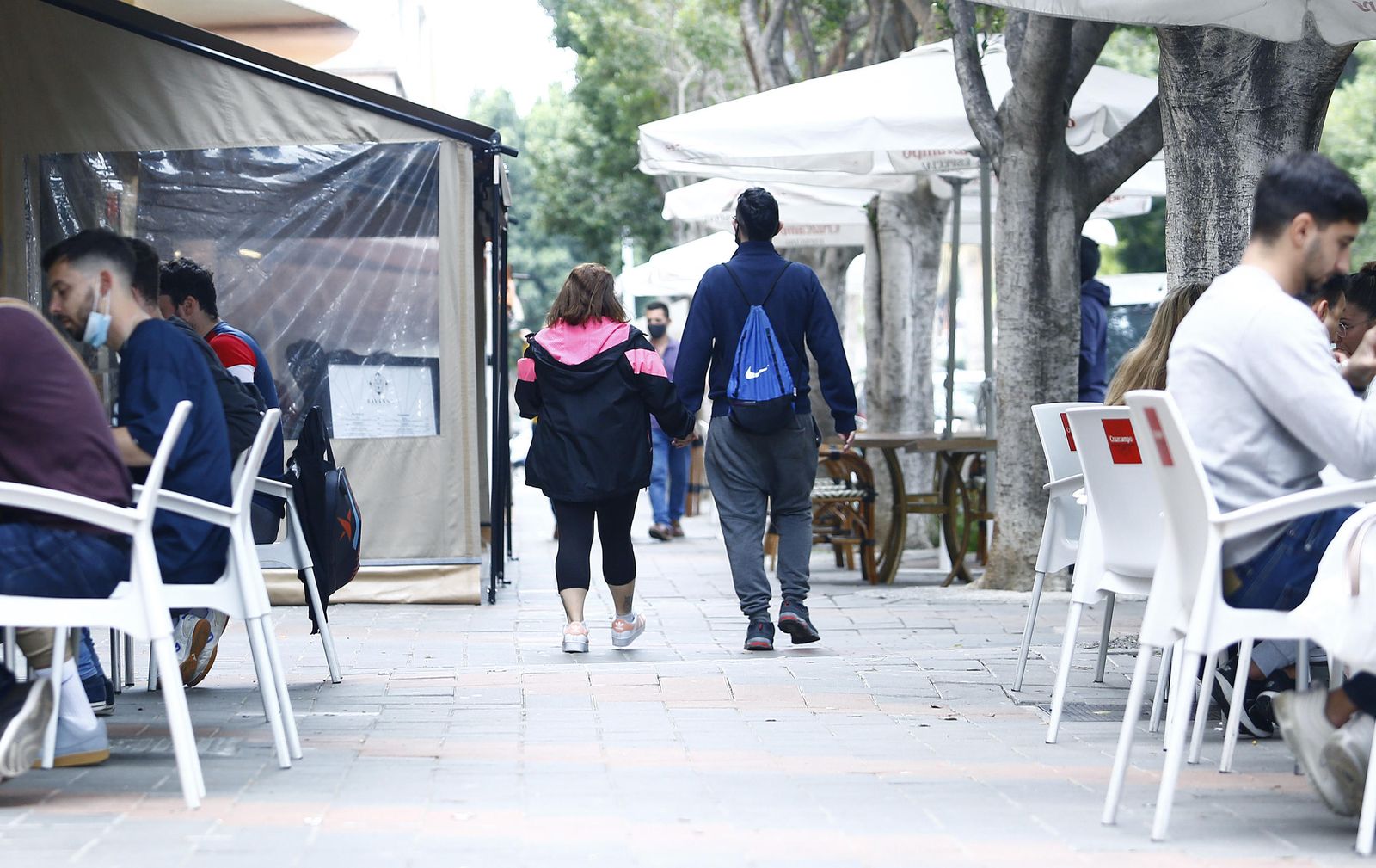 Clientes en algunas terrazas de Teatinos.