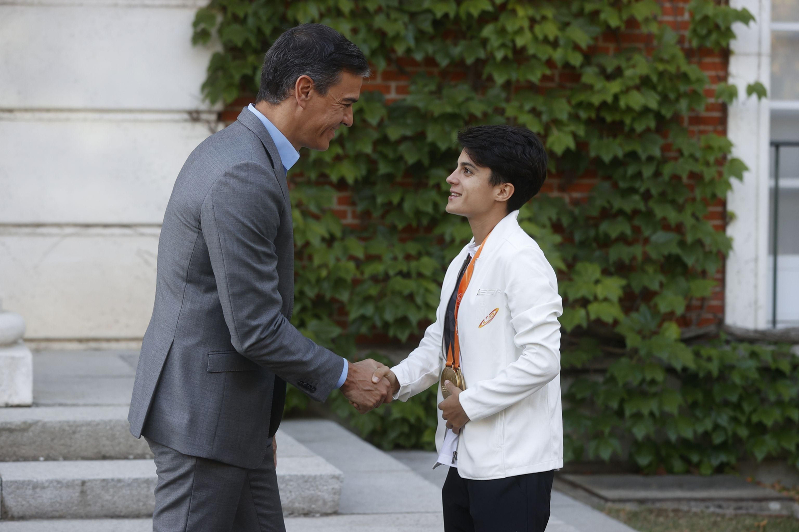 Las imágenes de María Pérez recibida por el presidente del Gobierno