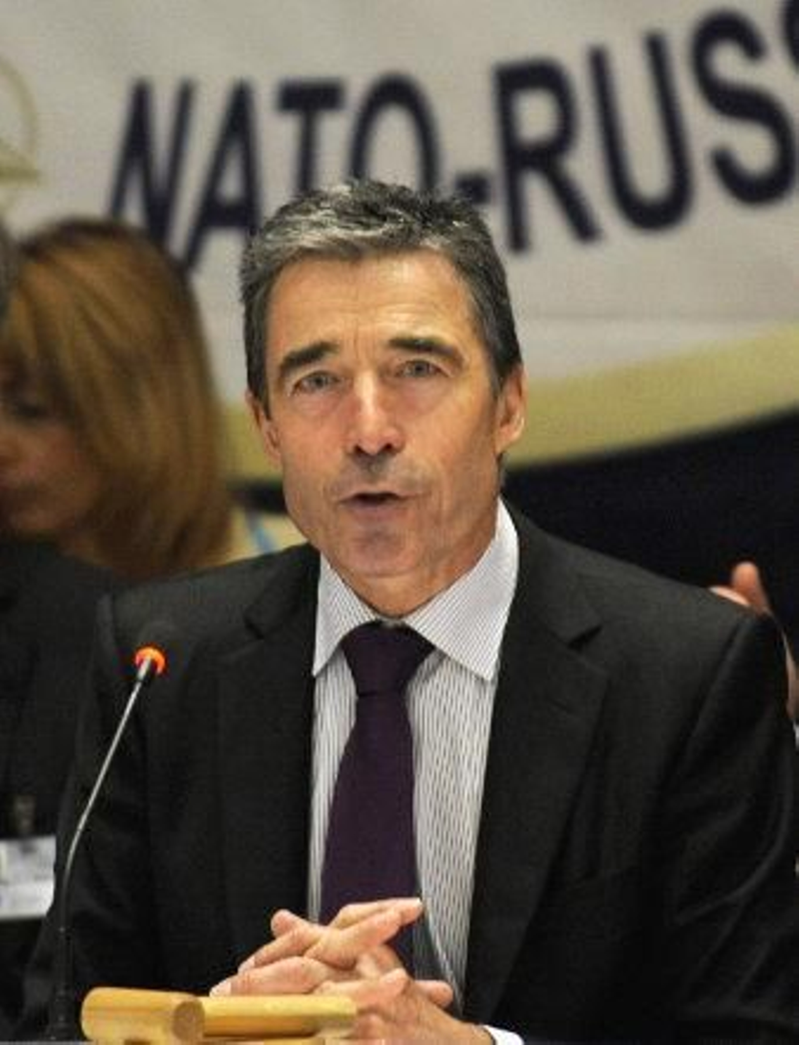 La OTAN niega que viole el mandato internacional en Libia