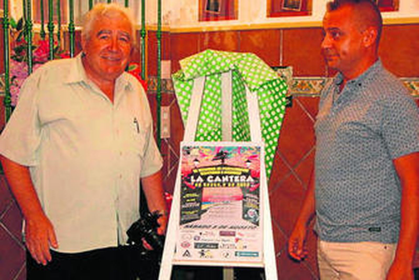 Eugenio Mariscal y Pepe Fierro descubrieron el cartel.