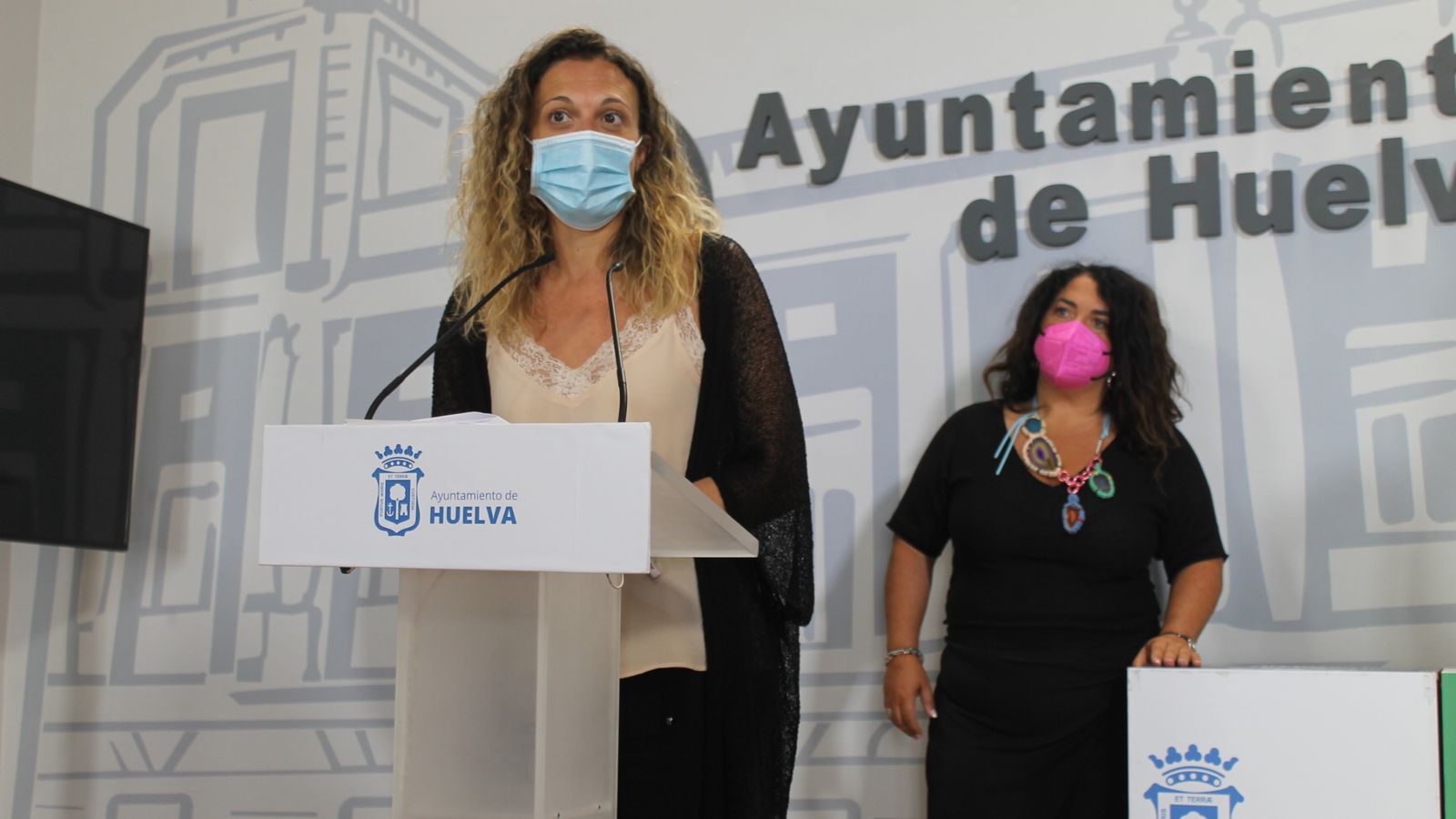 María José Pulido, concejala de Políticas Sociales e Igualdad del Ayuntamiento de Huelva, en la entrega de premios.