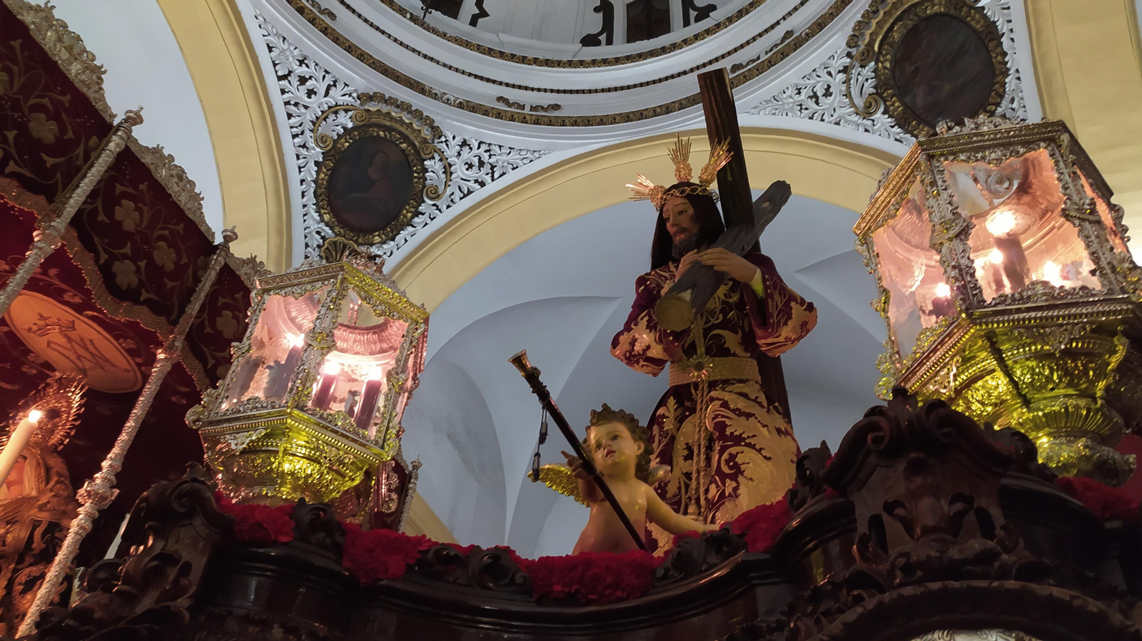 El bastón de Regidor Perpetuo, a los pies del Nazareno de San Fernando