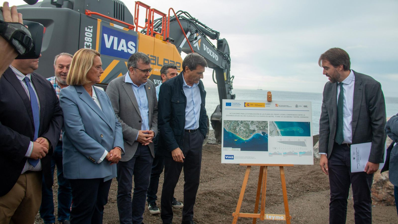 El delegado del Gobierno en Andalucía, Pedro Fernández, junto a otros representantes institucionales, en la presentación del inicio de las obras El delegado del Gobierno en Andalucía, Pedro Fernández, junto a otros representantes institucionales, en la presentación del inicio de las obras