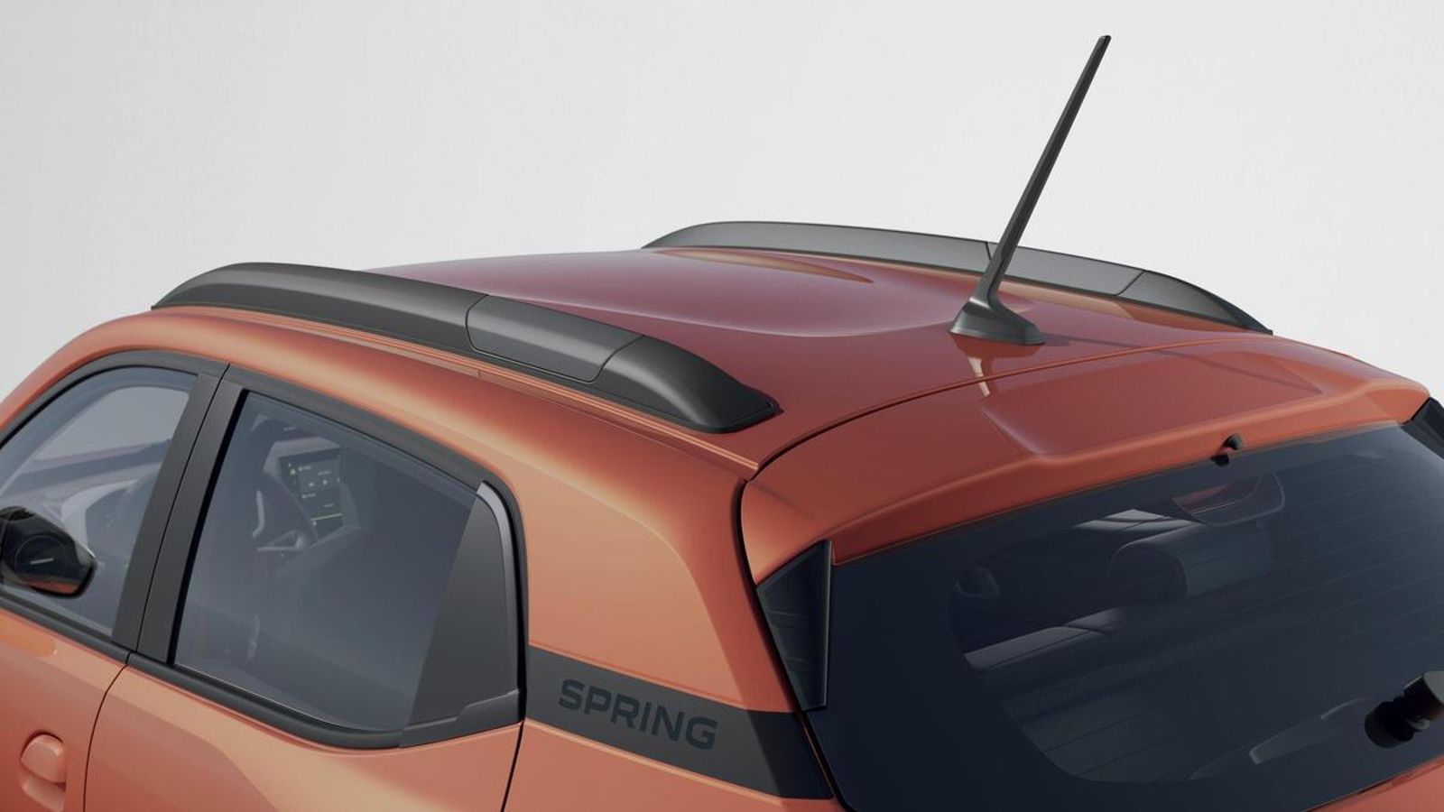 Las barras para el techo están entre el equipamiento opcional que pueden incorporar los Dacia Spring.