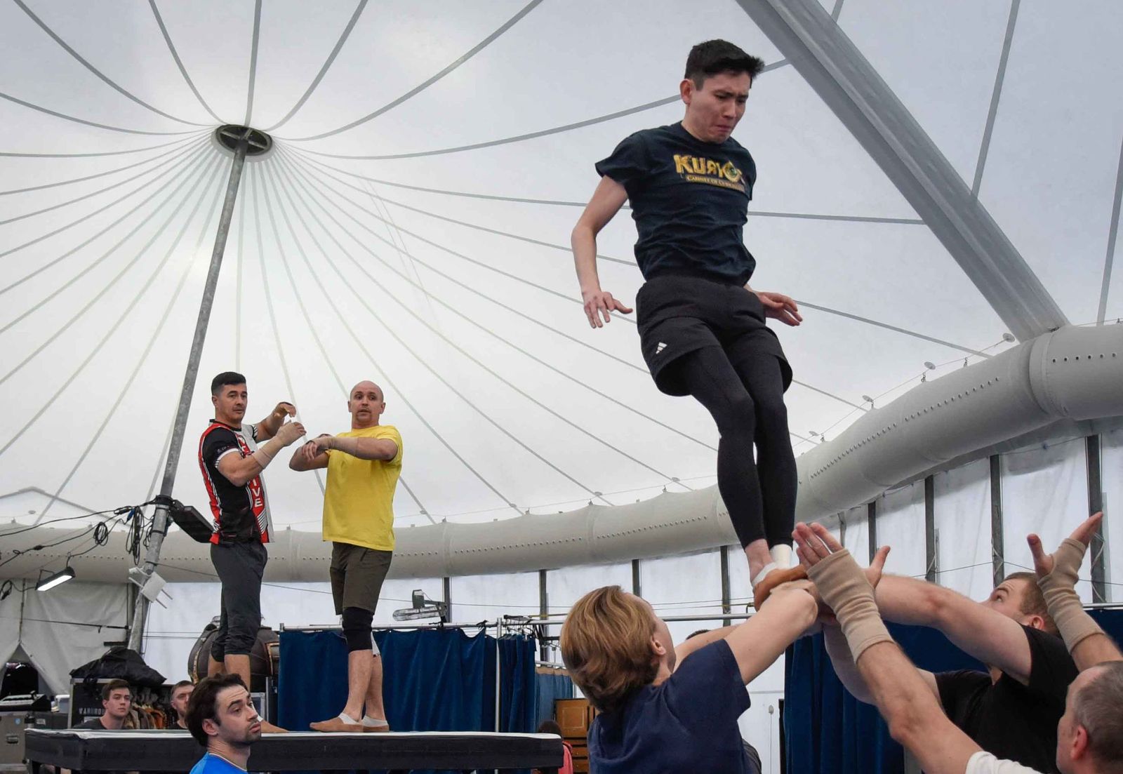 Ensayos y preparativos para el estreno del Circo del Sol en Sevilla 2026