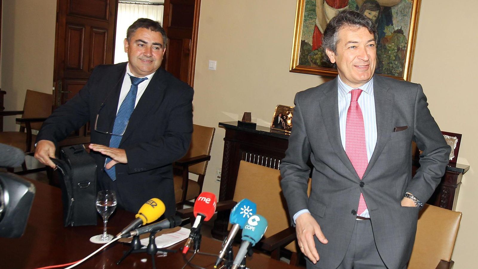 Lorenzo en su etapa de vicepresidente del Consejo Regulador junto a César Saldaña, actual presidente de la institución del vino