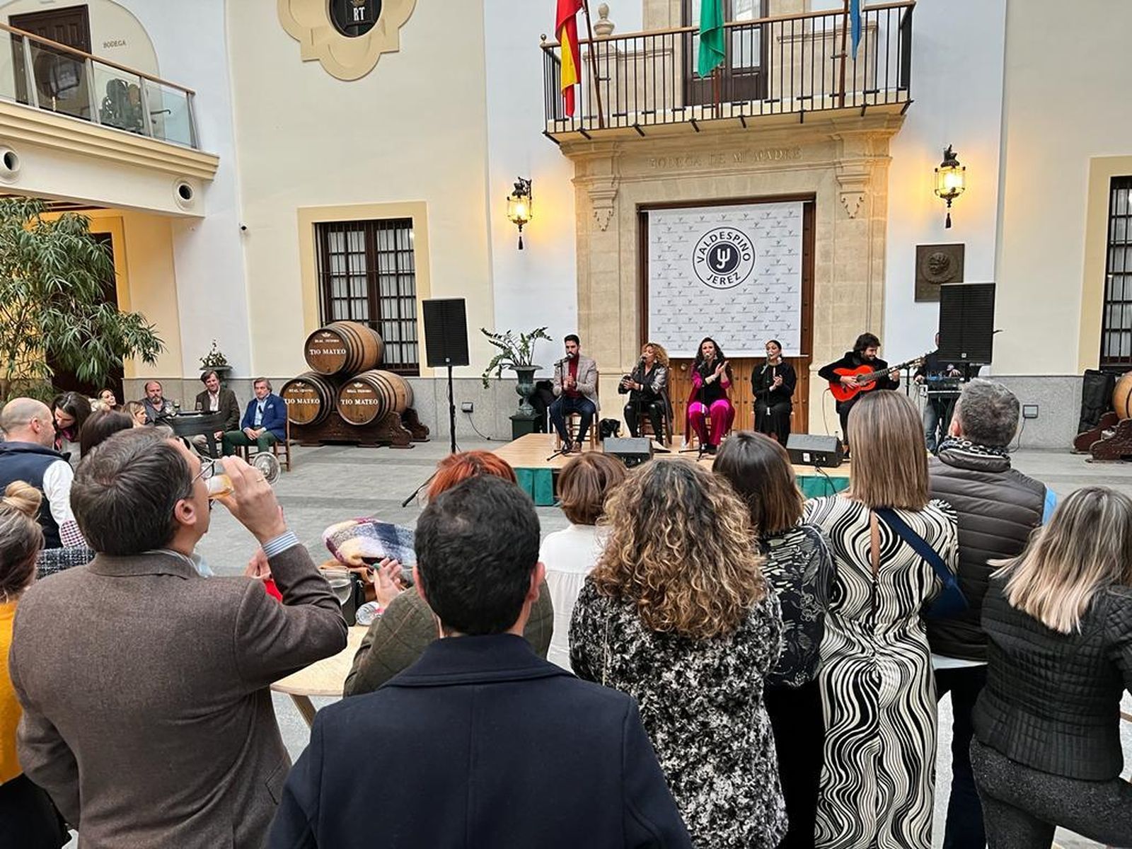 Éxito de la zambomba solidaria Andaluces Compartiendo en Jerez
