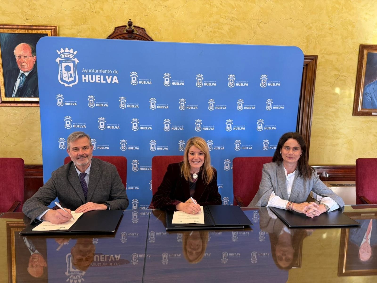 Firma del acuerdo entre el Ayuntamiento de Huelva y el Clúster Andaluz de Hidrógeno.