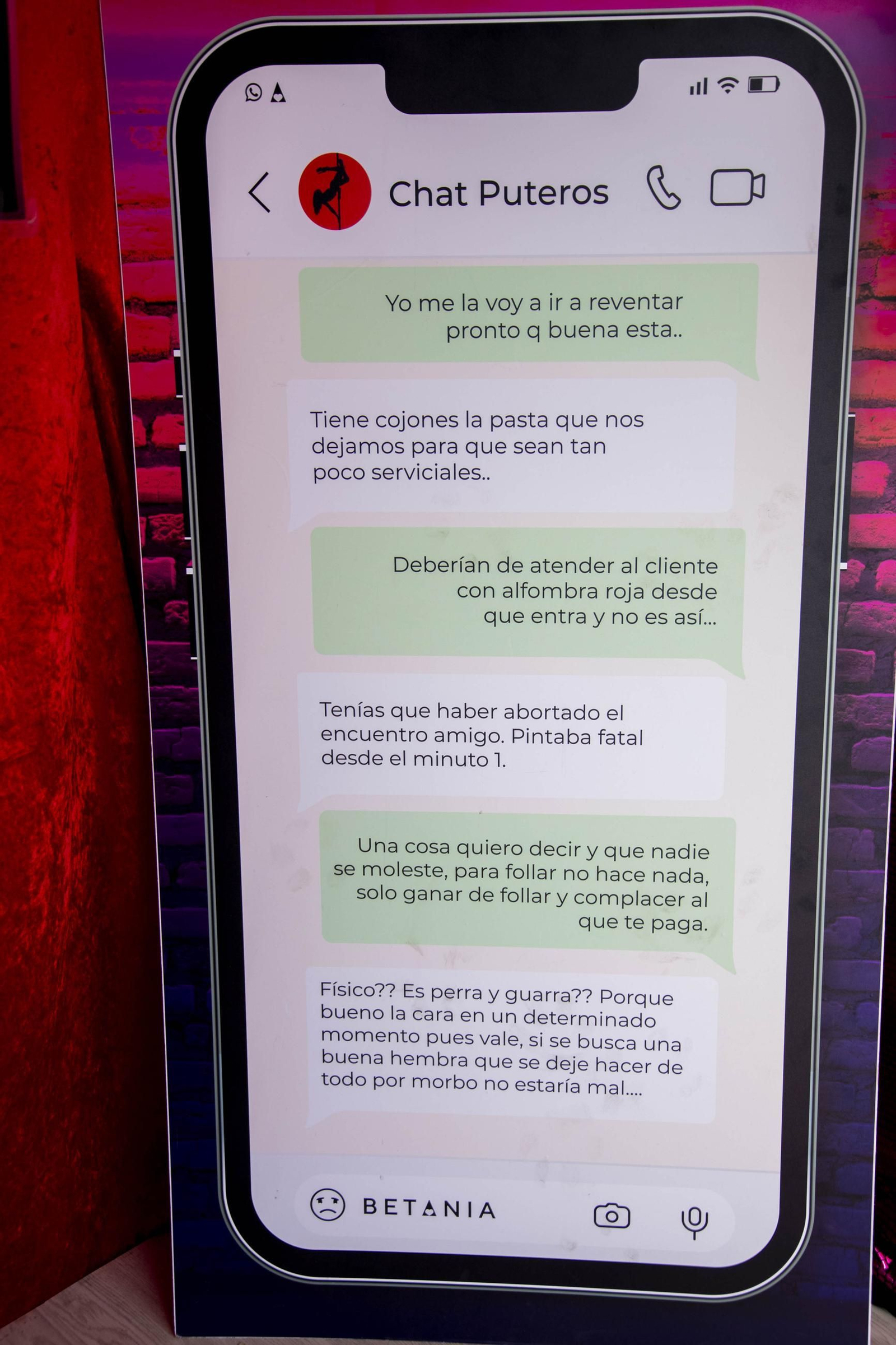 Sensibilización sobre la trata de mujeres en el IES Maestro Padilla de Almería, en imágenes