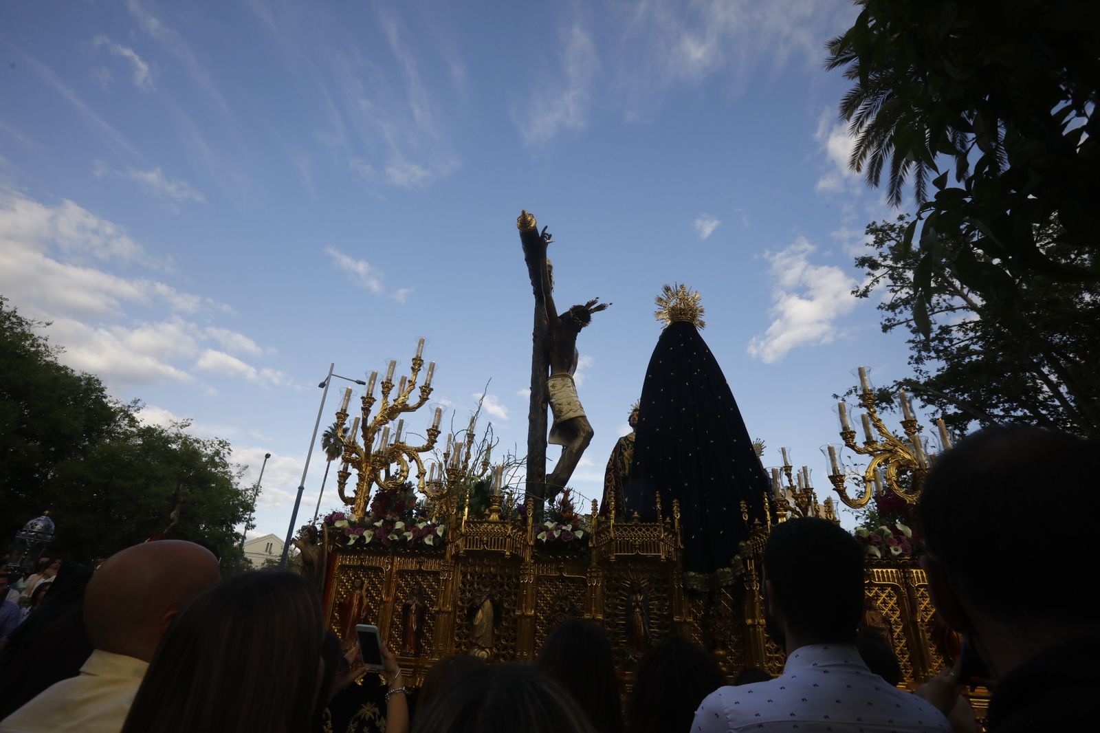 Jueves Santo en Córdoba: La procesión del Cristo de Gracia, en imágenes