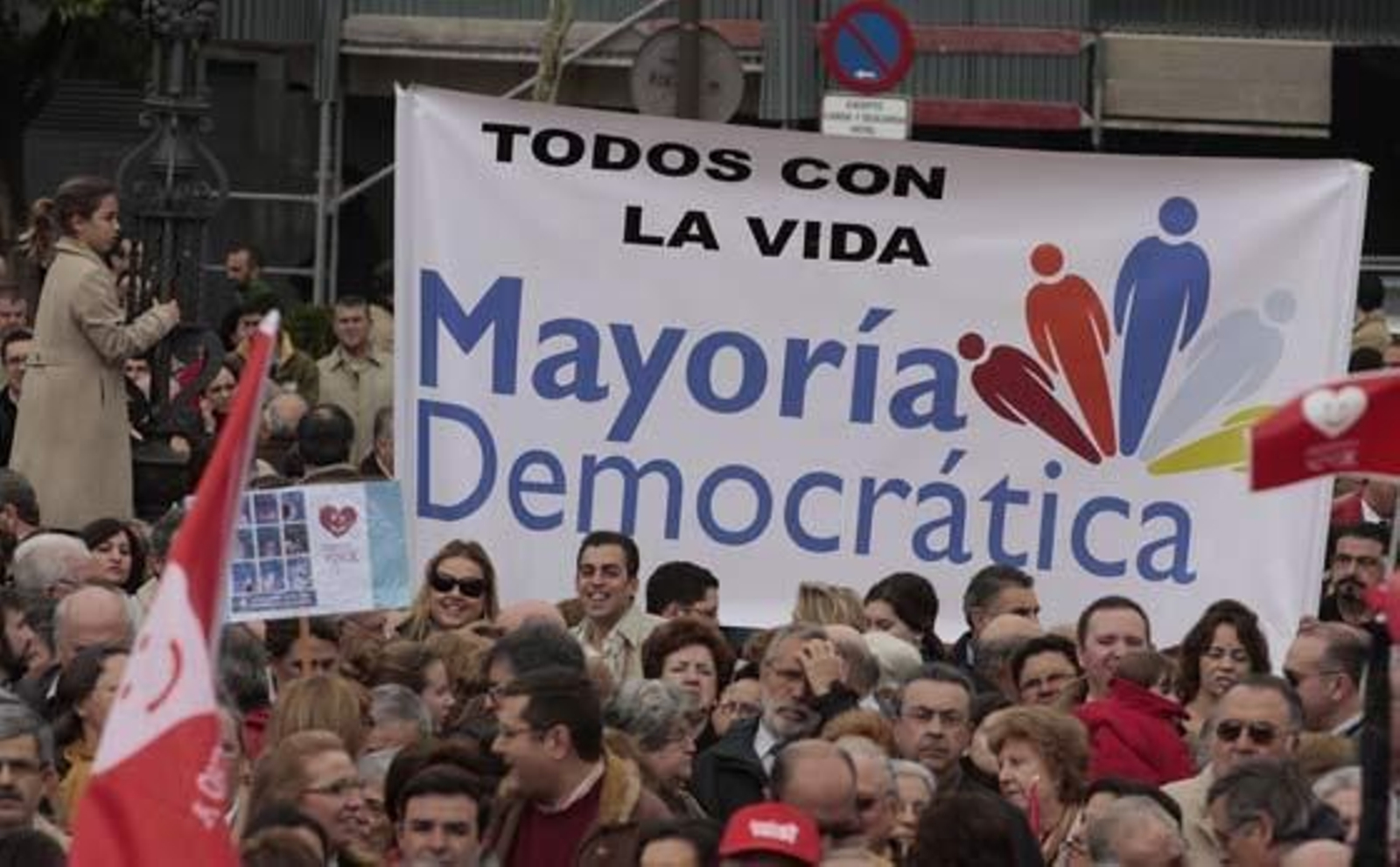Unas 15.000 personas, según cifras oficiales, se congregaron en la Plaza Nueva para protestar contra el aborto. 

Foto: Victoria Hidalgo