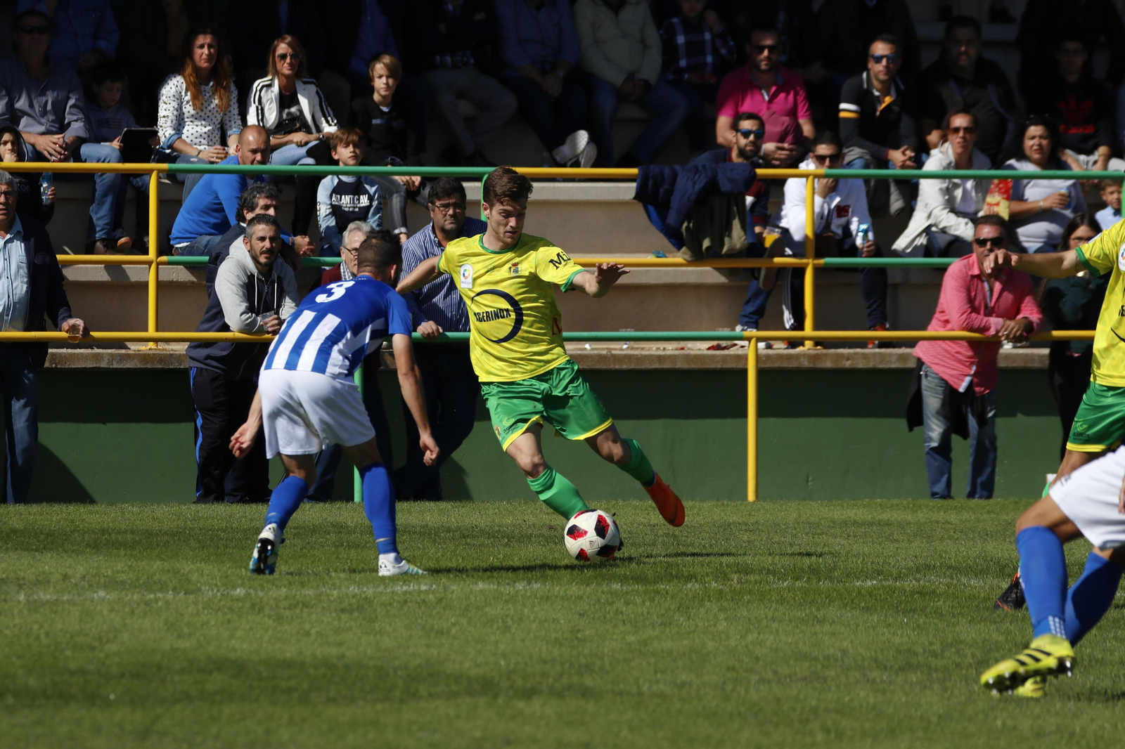 El gualdiverde Gonzalo Almenara, en un partido con la Unión.