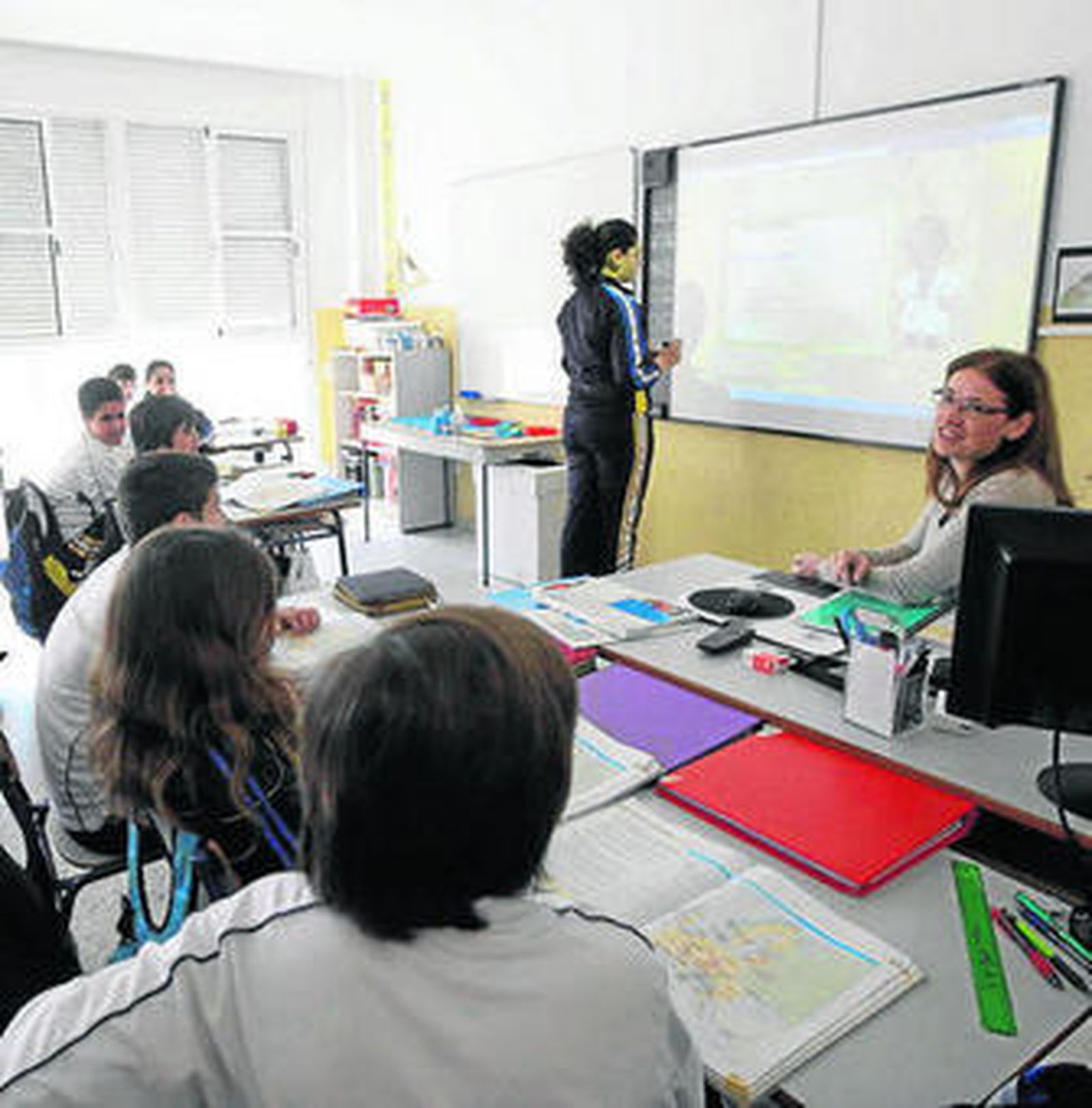 Antonia Valdivia en la clase de sexto de primaria.