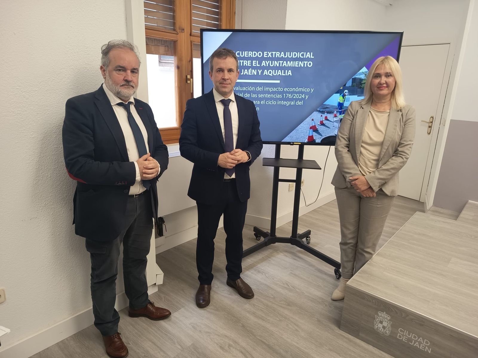 Francisco Lechuga, Julio Millán y María Espejo en la presentación del presupuesto.
