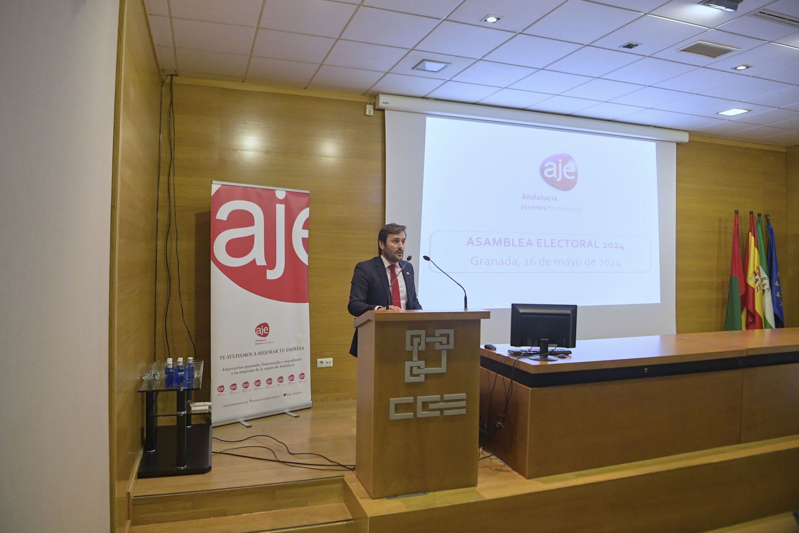 Las mejores imágenes de la elección de Félix Almagro como nuevo presidente de los jóvenes empresarios andaluces