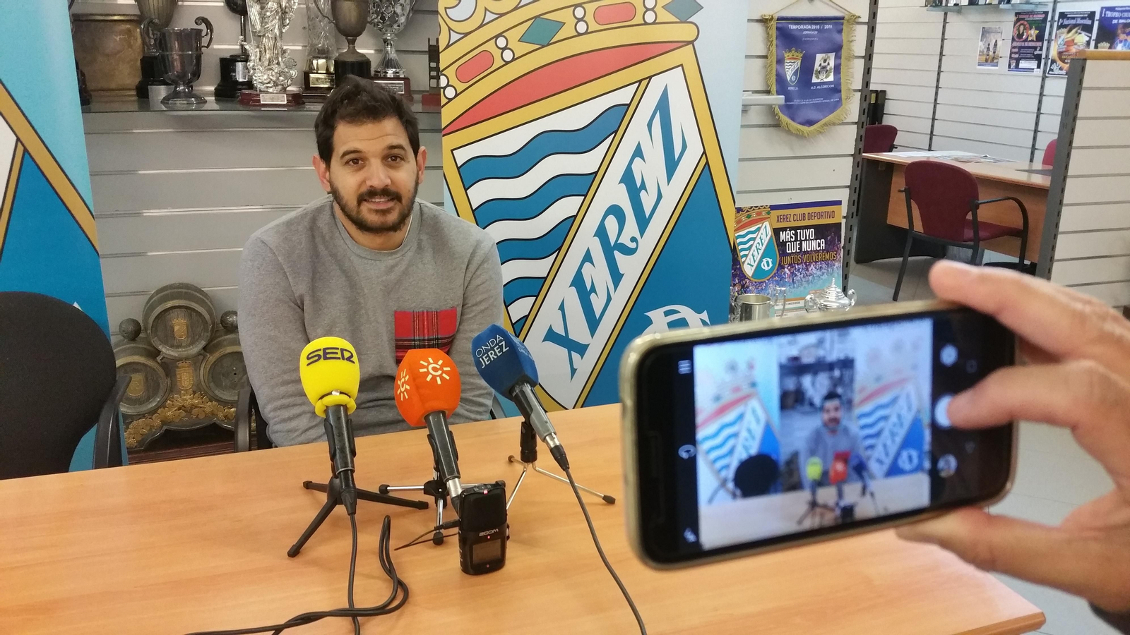 José María Barragán, en la rueda de prensa que ofreció ayer en la sede de Afición Xerecista.