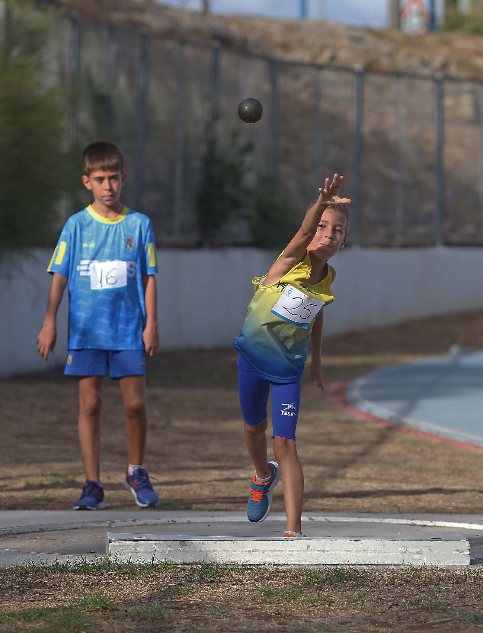 Los juegos municipales de atletismo sub-12 de Algeciras, en imágenes