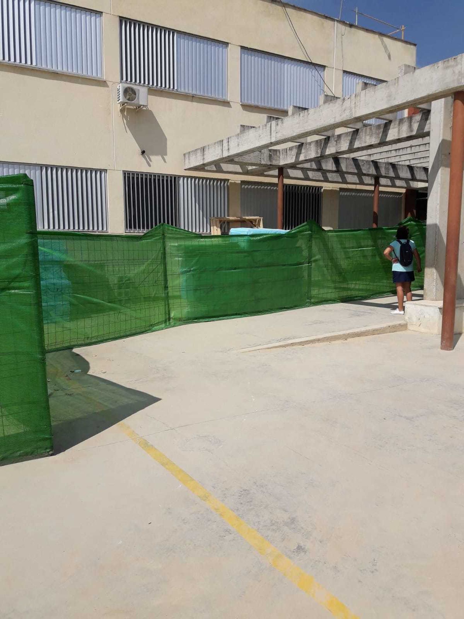 Una imagen del centro, con una parte acotada por las obras.