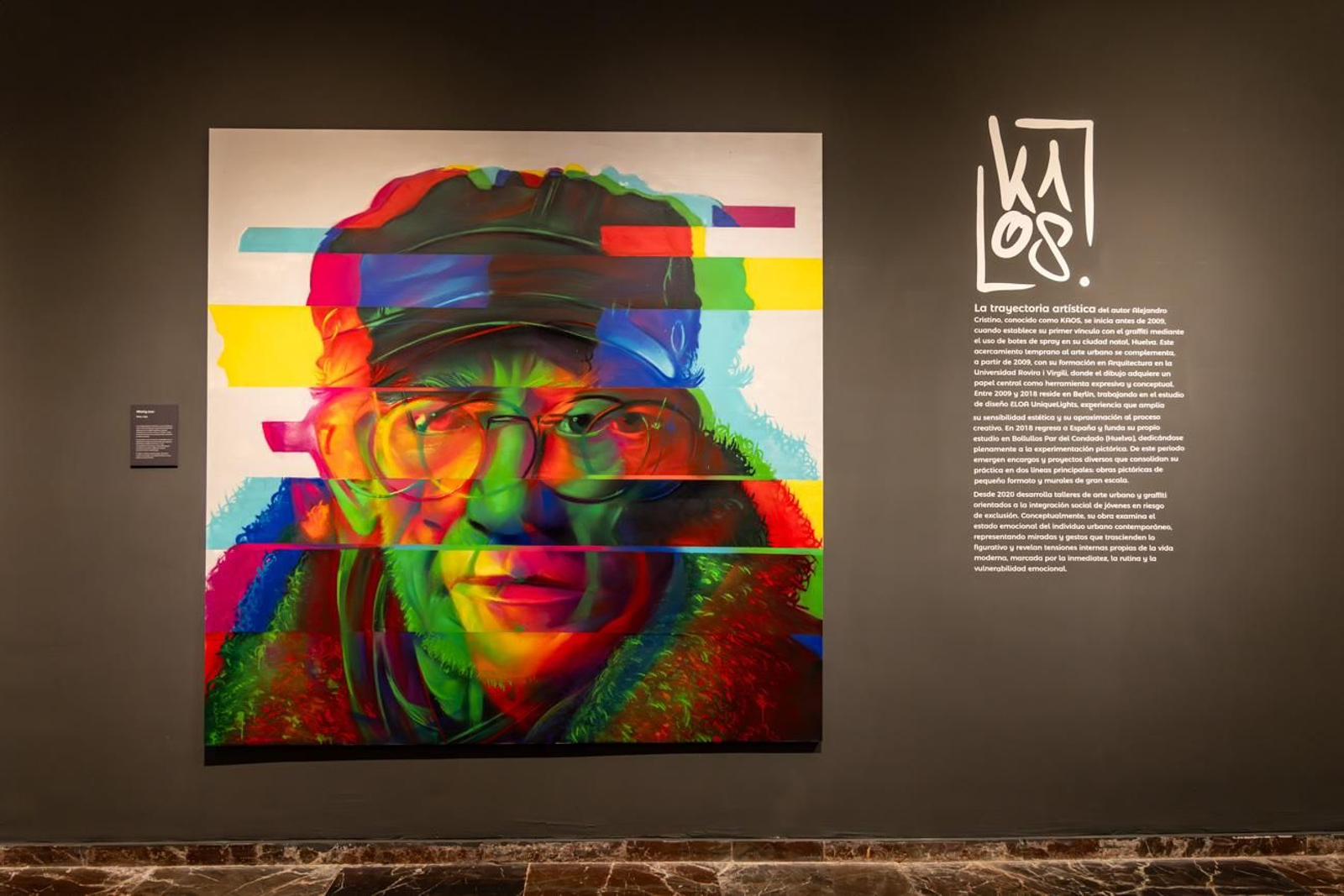 Colorida y pictórica, la reinterpretación de Kaos es una de las que configuran esta peculiar muestra de arte urbano.