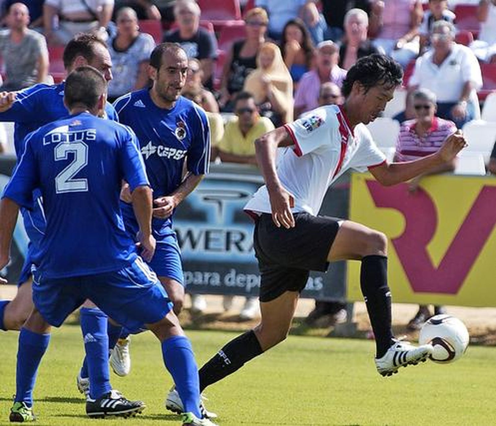 La Balona golea al Sevilla Atlético y es más líder. 

Foto: Manuel Gomez