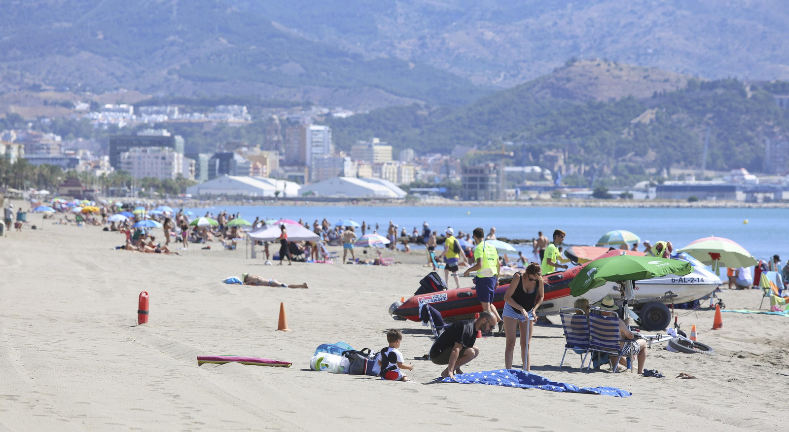 Fotos de la playa en Málaga, donde escapar del calor