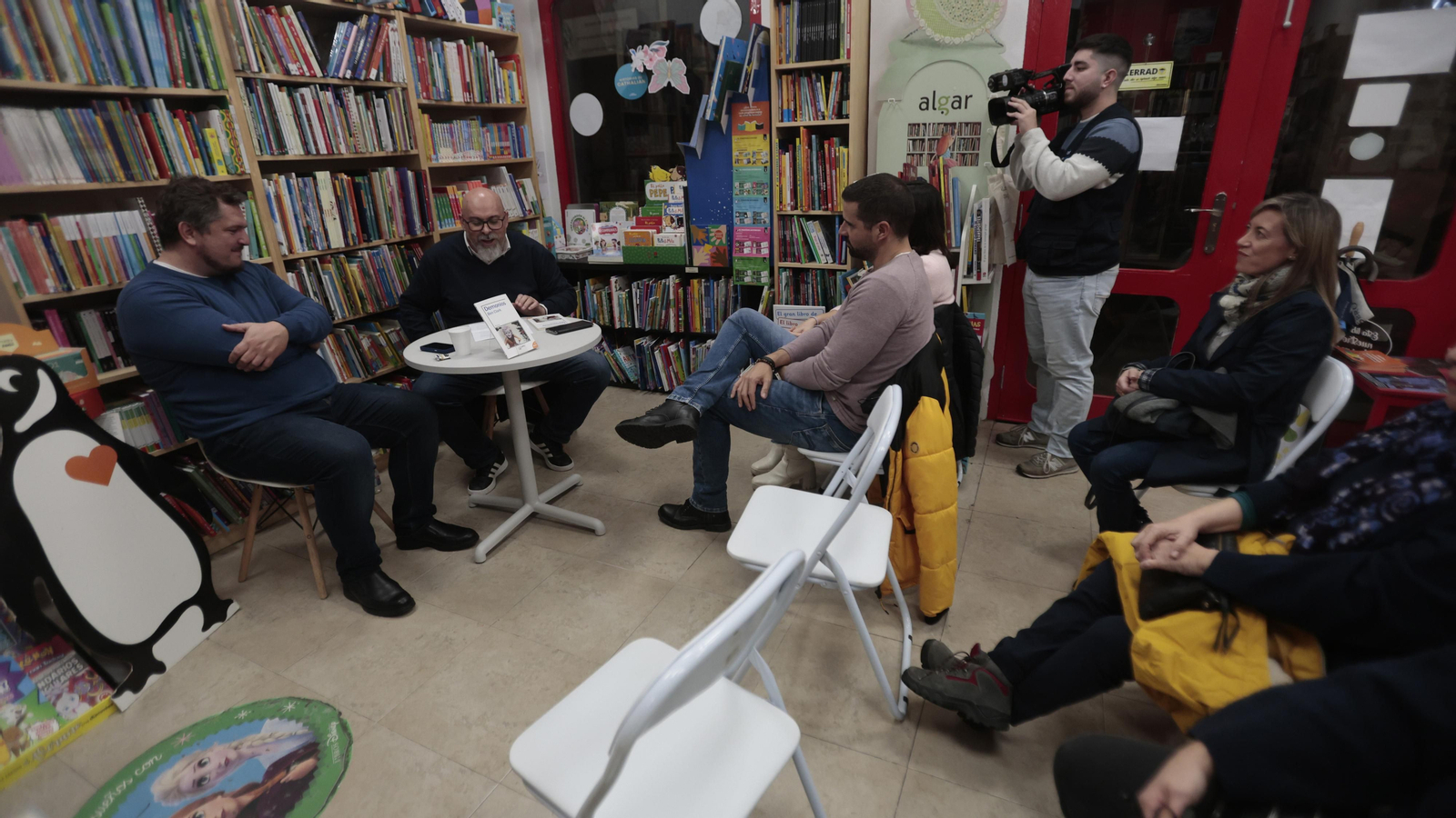 Presentación del poemario "Demonios" de Ben Clark