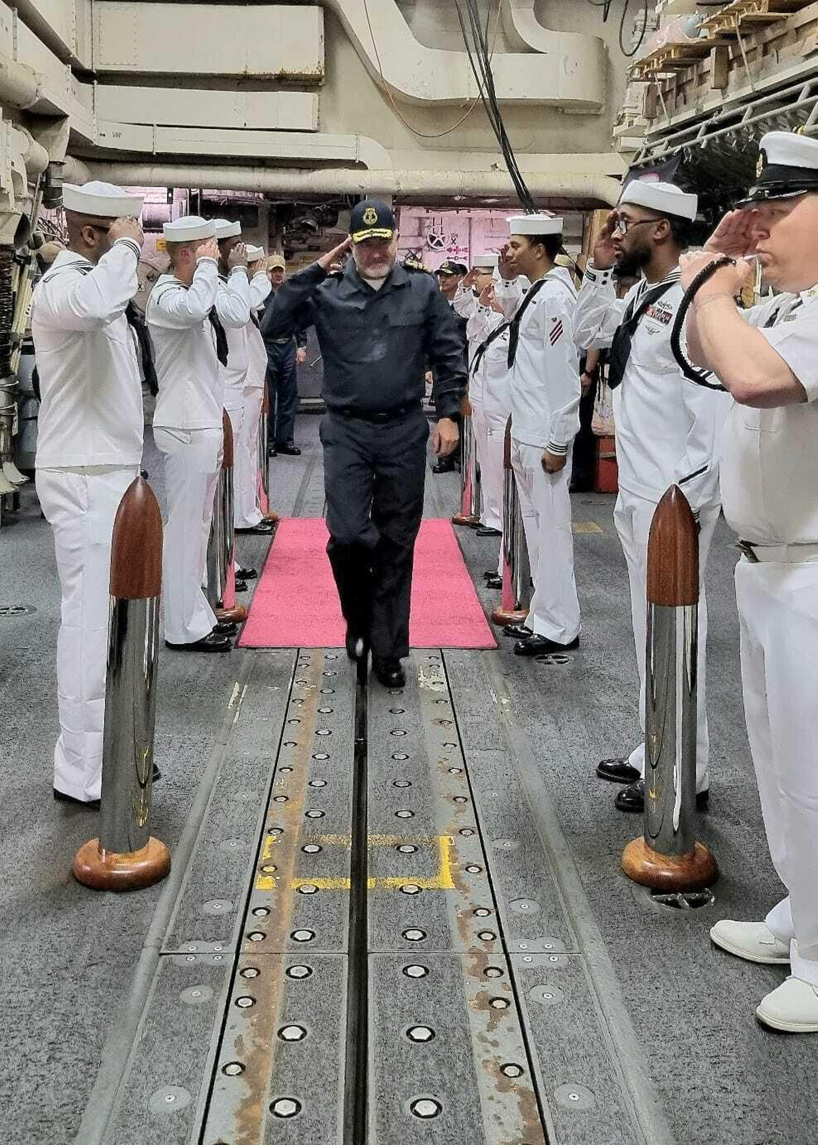 El comandante del Cuartel General  Marítimo de Alta Disponibilidad visita la agrupación permanente de la  OTAN de escoltas SNMG2 durante el ejercicio FLOTEX23.