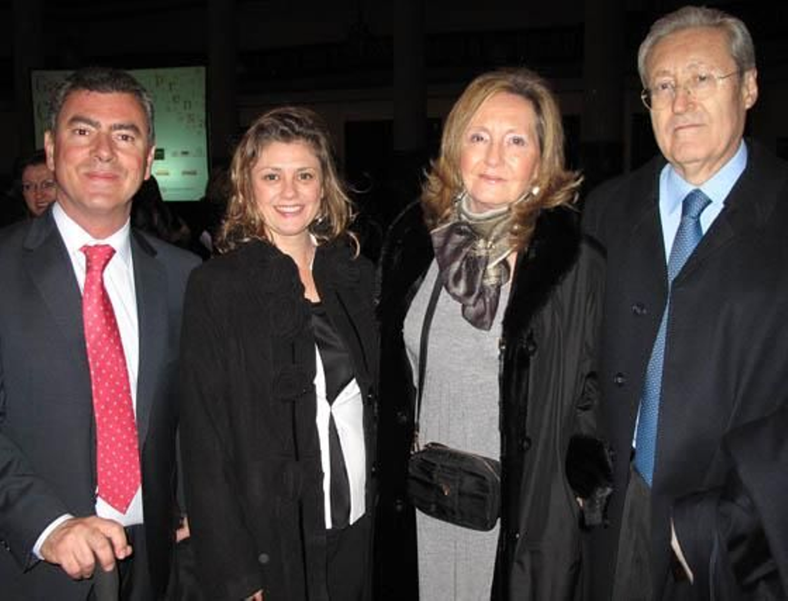 Marcos Martín, Marta Beteta, directora de Comunicación de Ayesa; Carmen Manzanares Japón y Carlos Martínez Manzanares, académico de Medicina.



Foto: Victoria Ramírez
