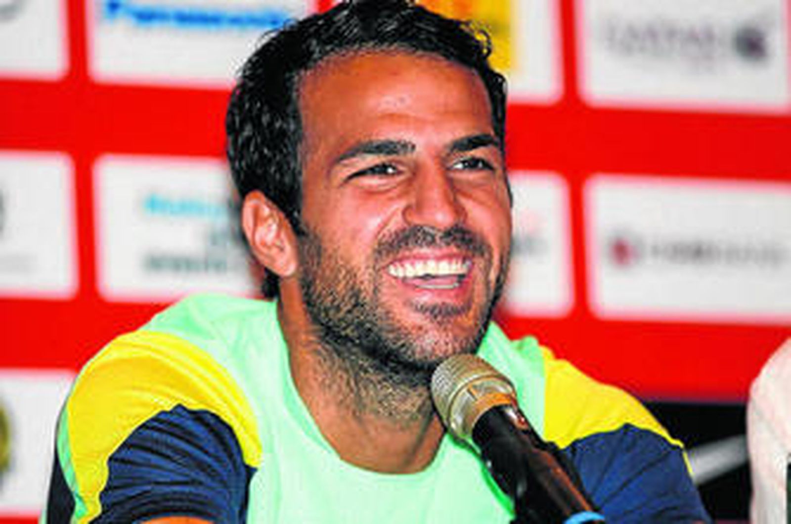 Cesc, sonriente, durante la rueda de prensa ofrecida en un hotel de Petalin Jaya, cerca de Kuala Lumpur.