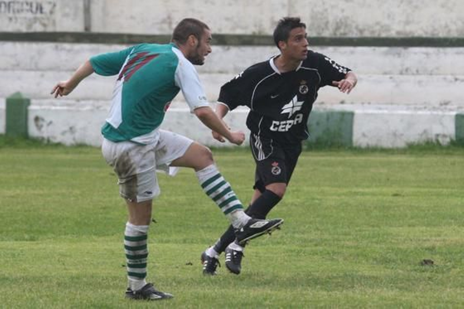 Los linenses empatan sin goles en Puerto Real y celebran el título de campeón de Liga.

Foto: Paco Guerrero