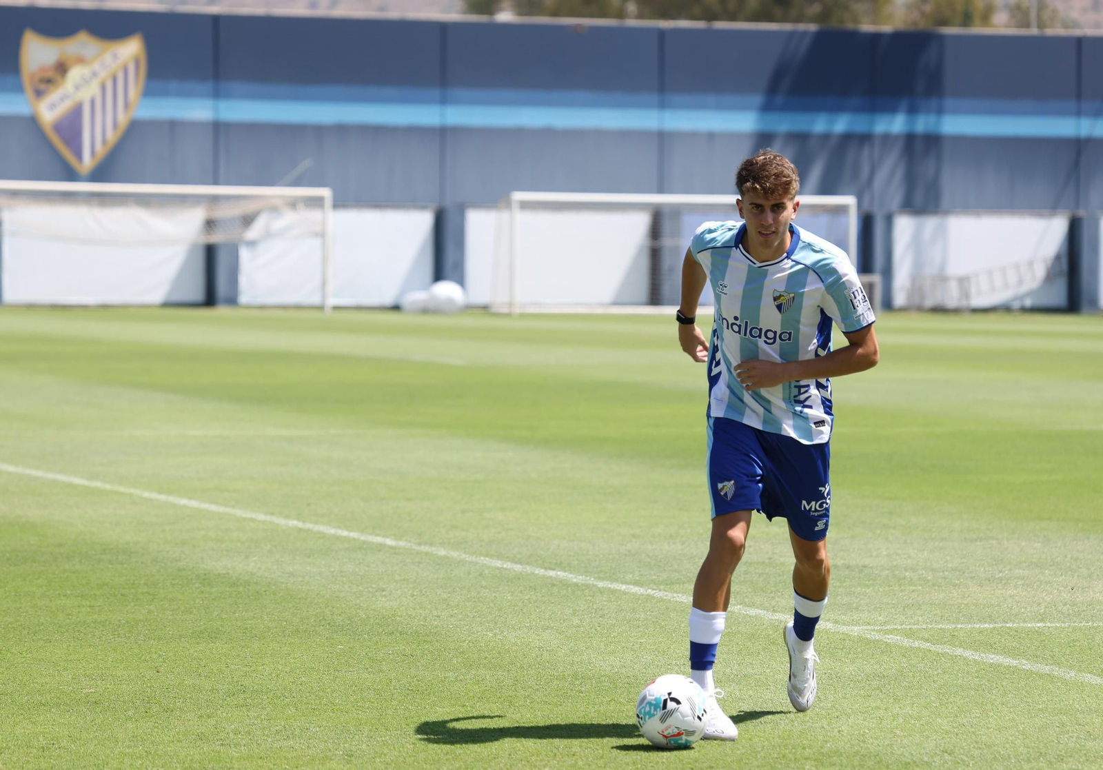 La presentación de Adrián Niño como jugador del Málaga CF, en fotos