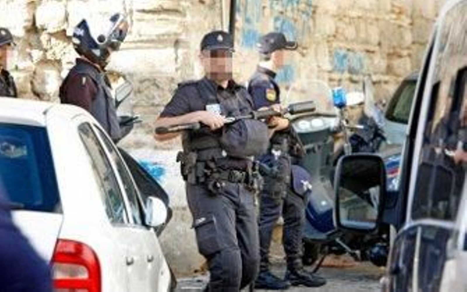 Operación policial en 'El Pelirón' y en la calle Nueva