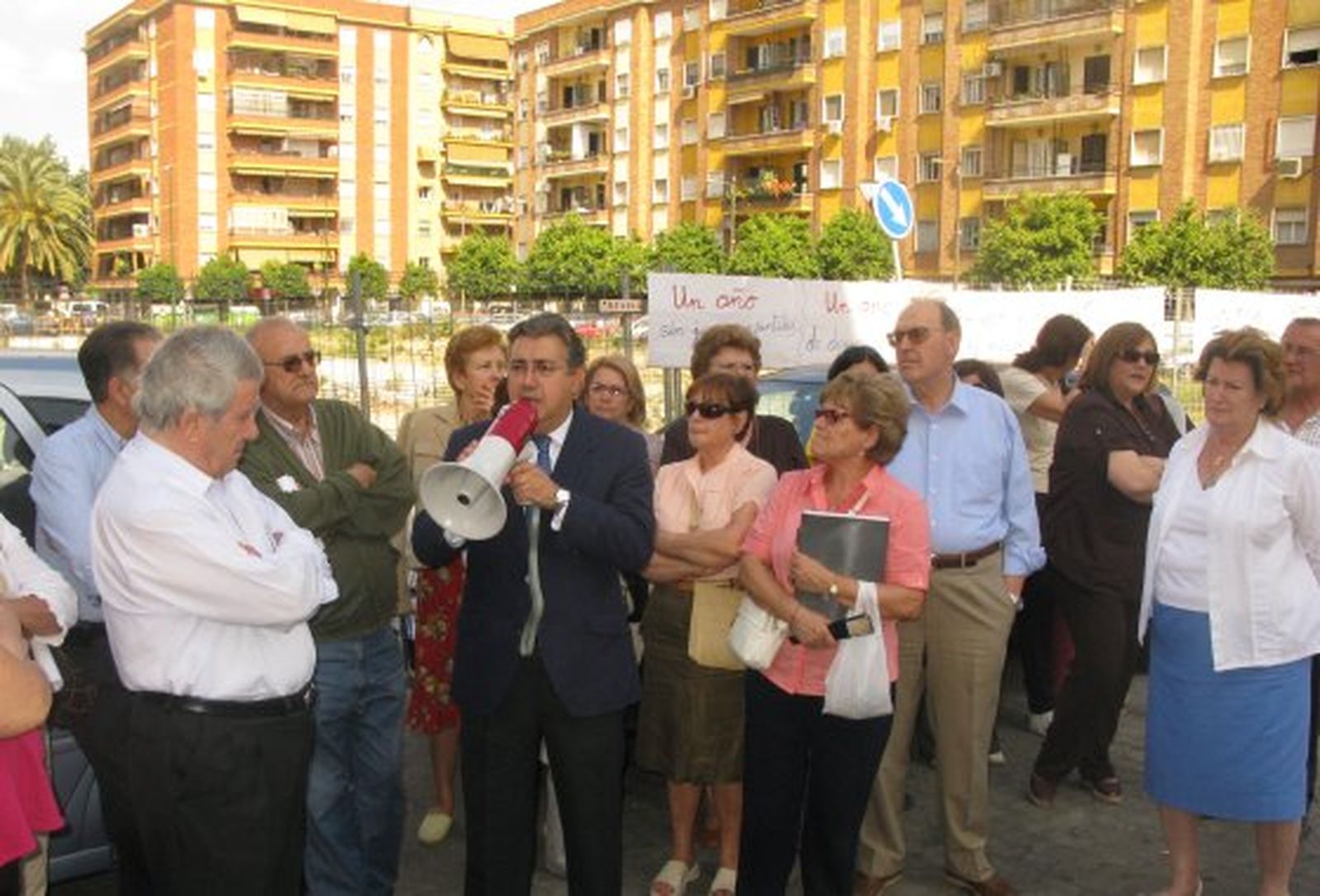 Zoido exige al alcalde que construya urgentemente el aparcamiento de Bami