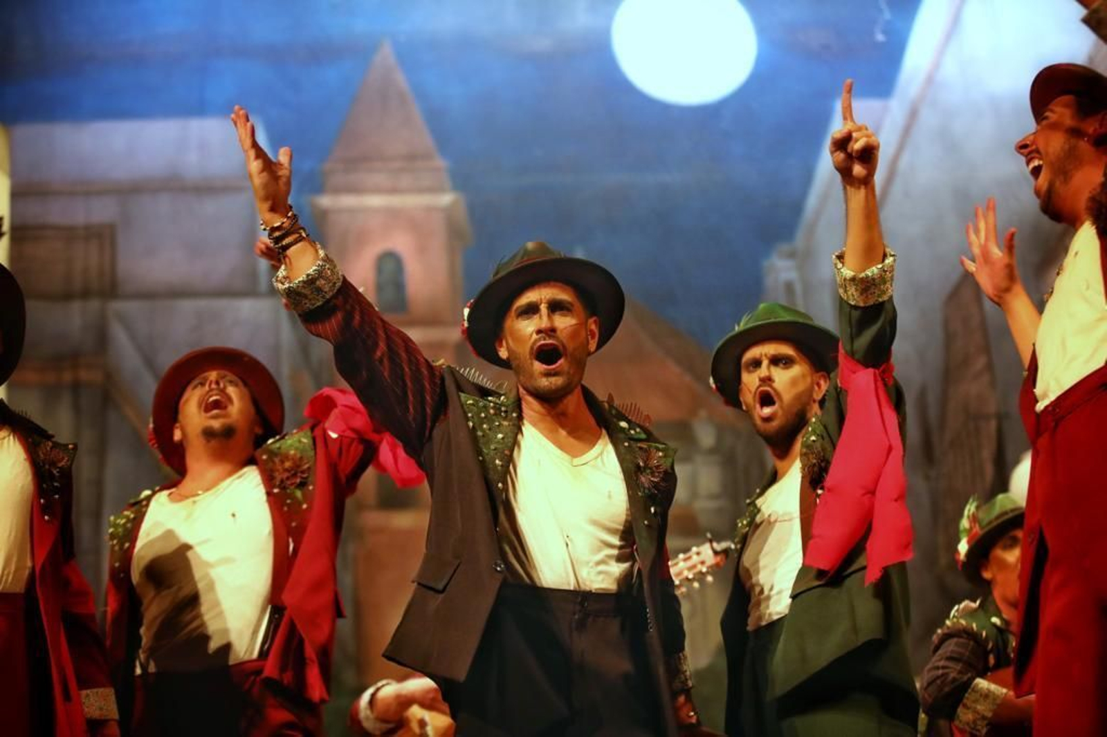 Actuación de la comparsa 'La mafia de La Viña'