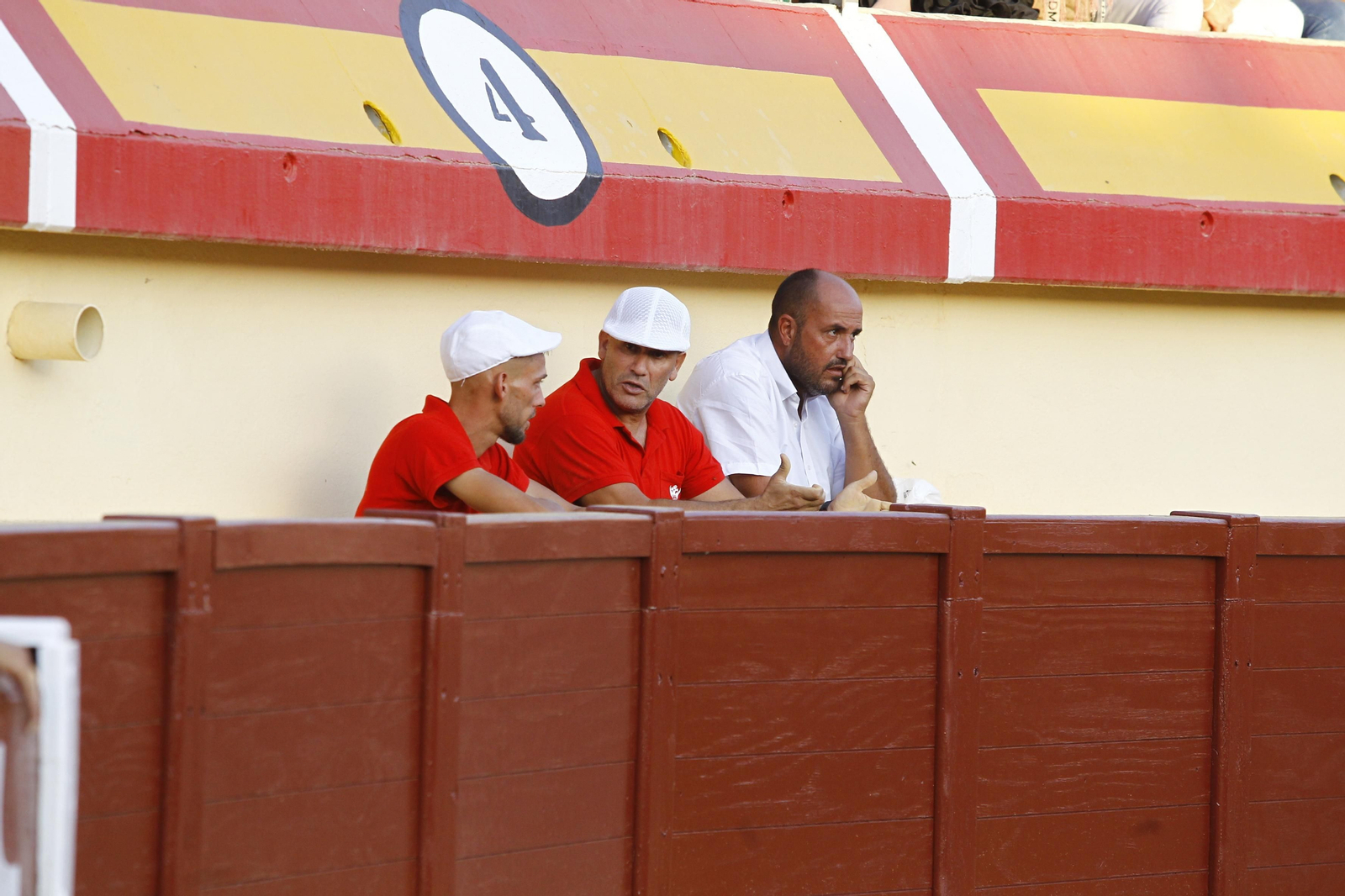 Imágenes de la corrida de toros de la Feria de Vera, con Morante de la Puebla, Emilio de Justo y Pablo Aguado